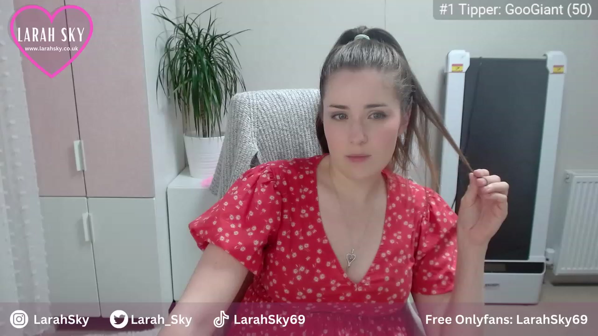 Gallery image thumbnail from Larah_Sky's myfreecams stream on, 07/03/2023, 21:46 image 8 of 20