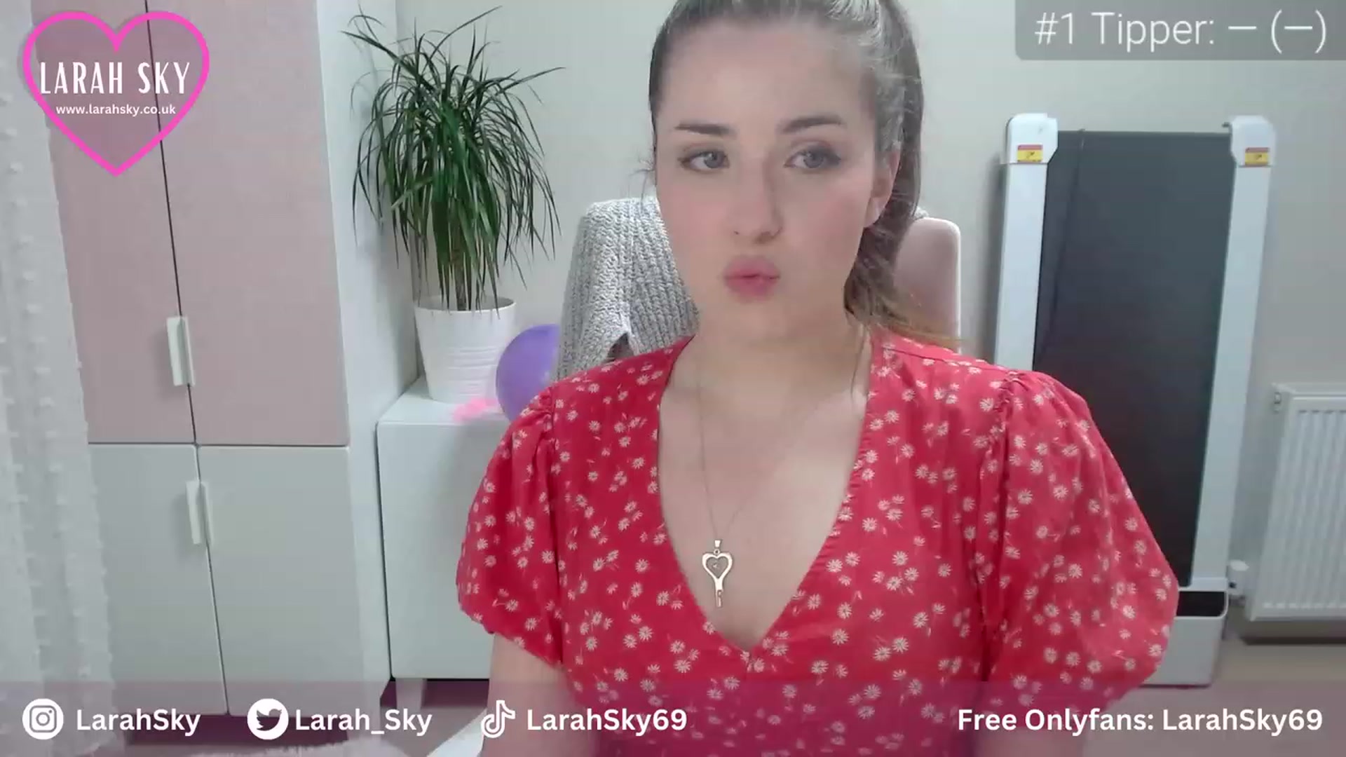 Gallery image thumbnail from Larah_Sky's myfreecams stream on, 07/03/2023, 21:46 image 2 of 20