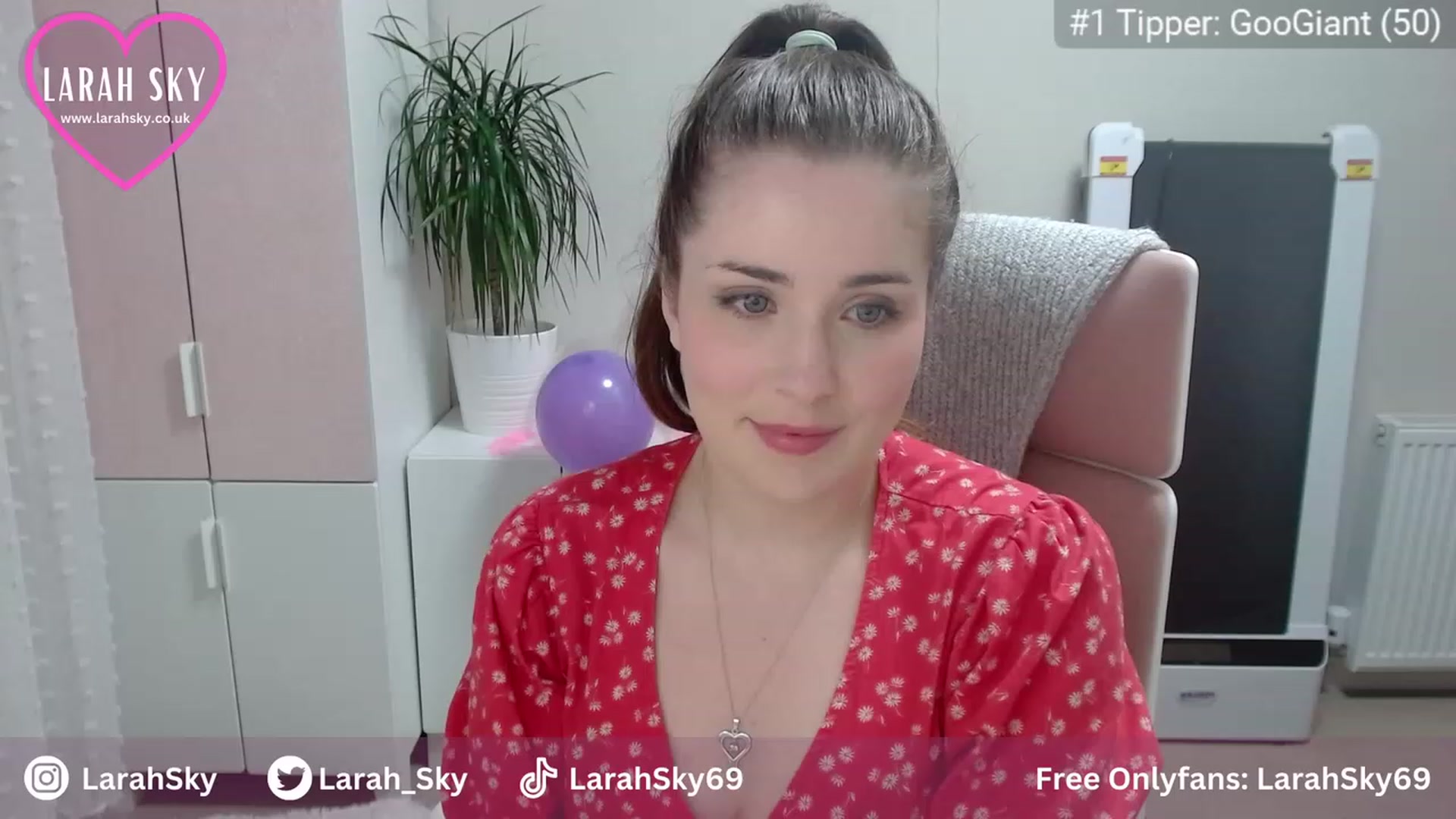 Gallery image thumbnail from Larah_Sky's myfreecams stream on, 07/03/2023, 21:46 image 19 of 20
