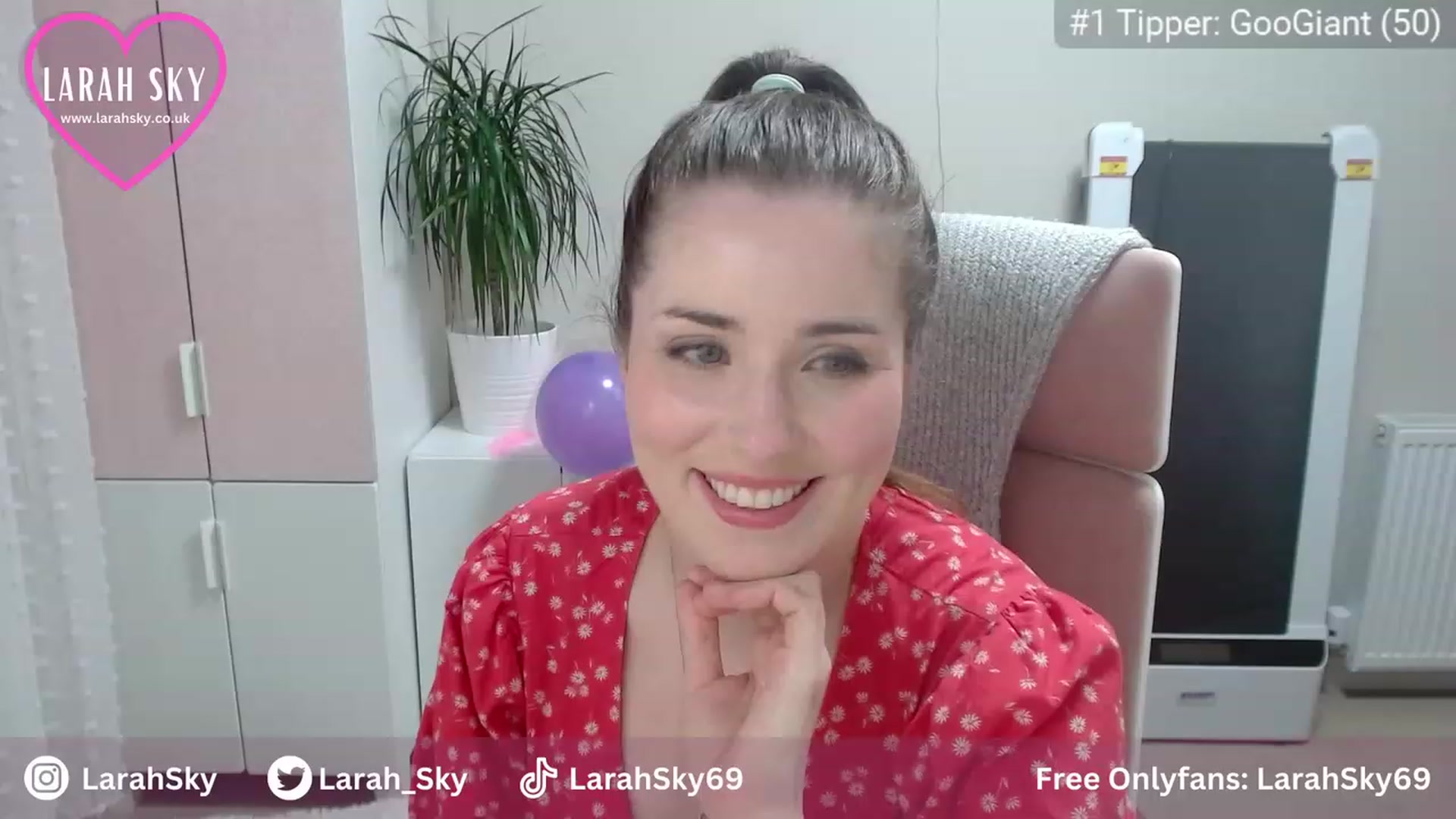 Gallery image thumbnail from Larah_Sky's myfreecams stream on, 07/03/2023, 21:46 image 17 of 20