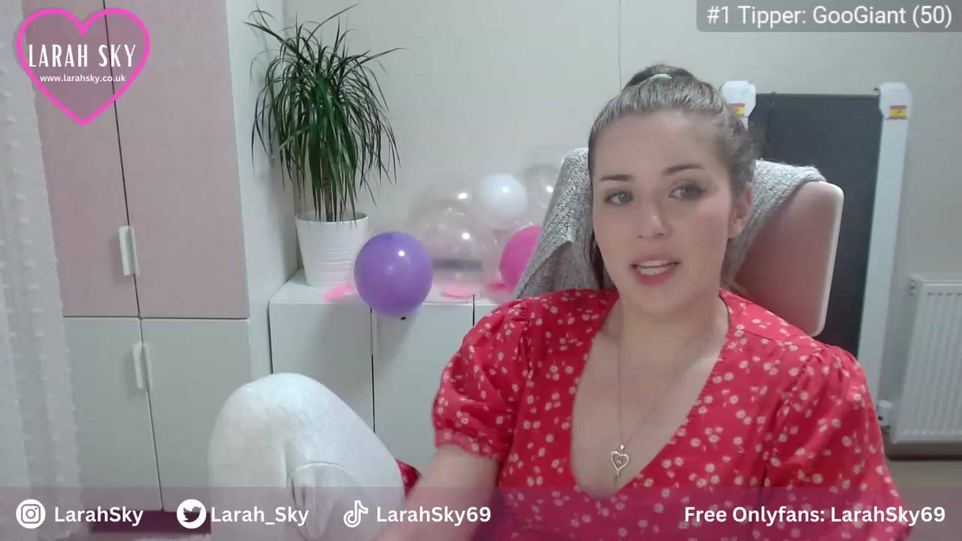 Gallery image thumbnail from Larah_Sky's myfreecams stream on, 07/03/2023, 21:46 image 12 of 20