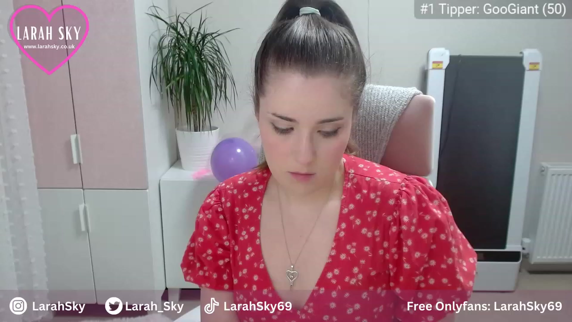 Gallery image thumbnail from Larah_Sky's myfreecams stream on, 07/03/2023, 21:46 image 6 of 20