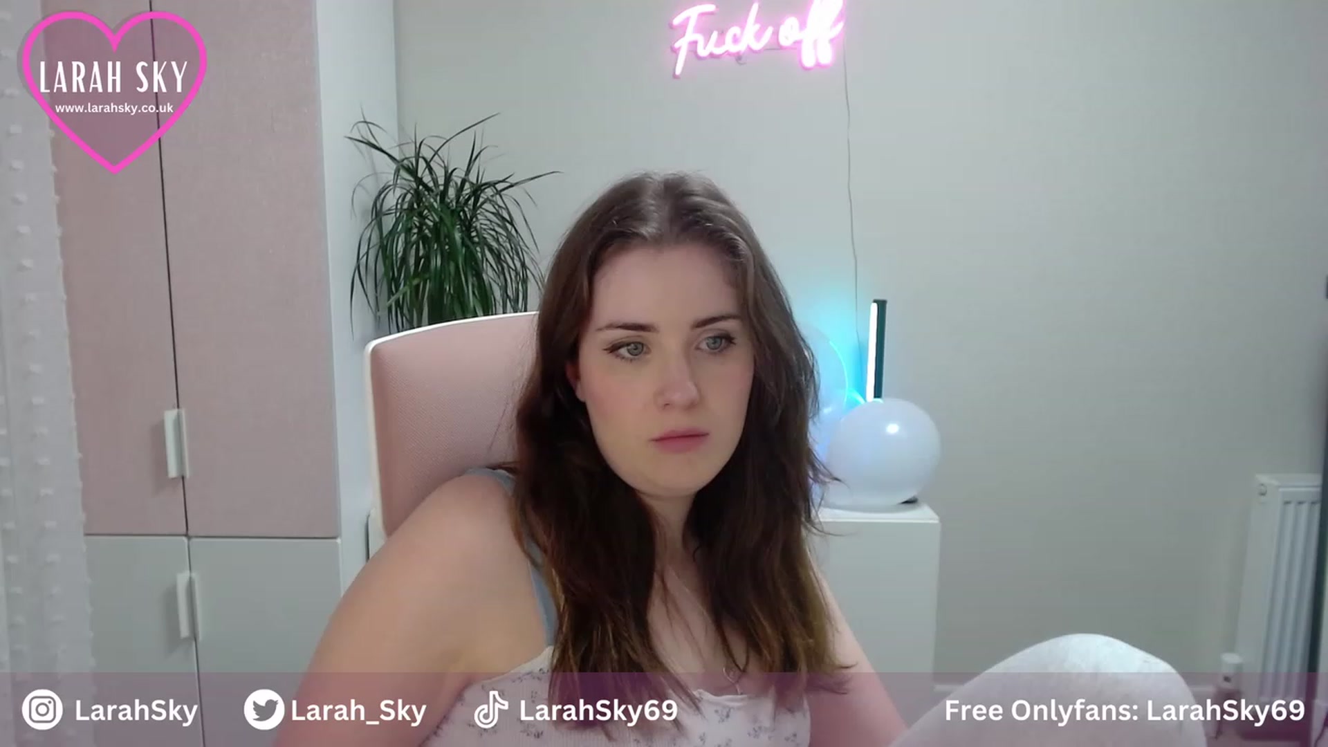 Gallery image thumbnail from Larah_Sky's myfreecams stream on, 07/04/2023, 22:03 image 6 of 20