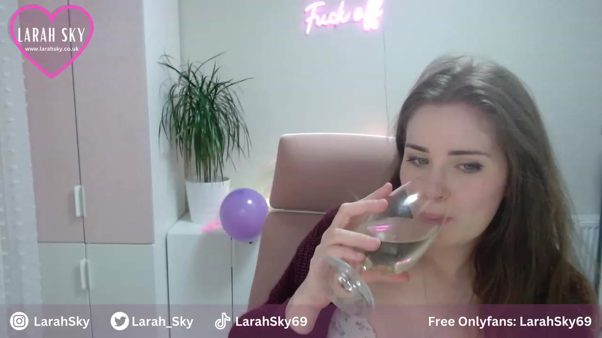 Gallery image thumbnail from Larah_Sky's myfreecams stream on, 07/04/2023, 22:03 image 1 of 20