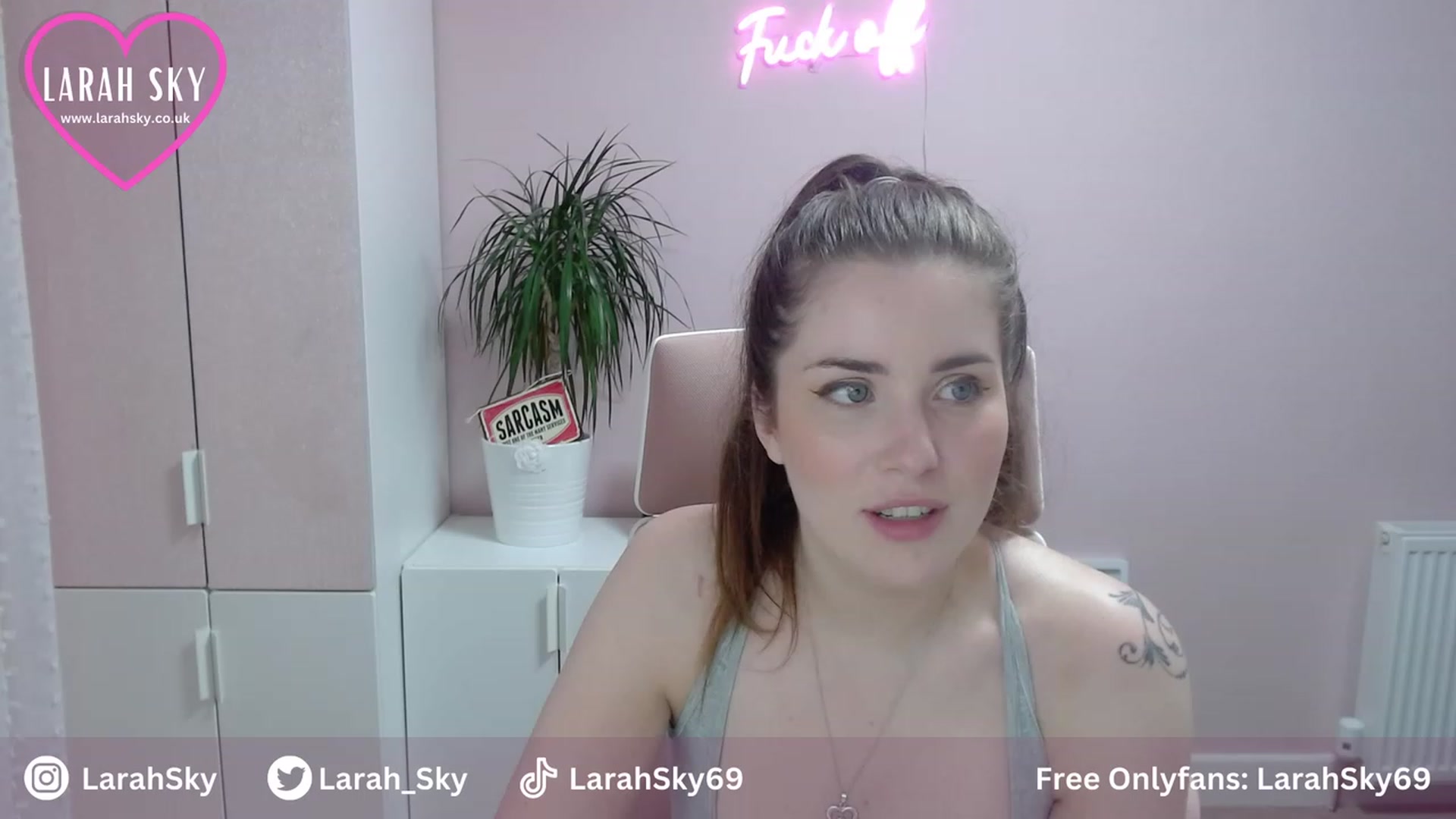 Gallery image thumbnail from Larah_Sky's myfreecams stream on, 07/06/2023, 21:30 image 3 of 20