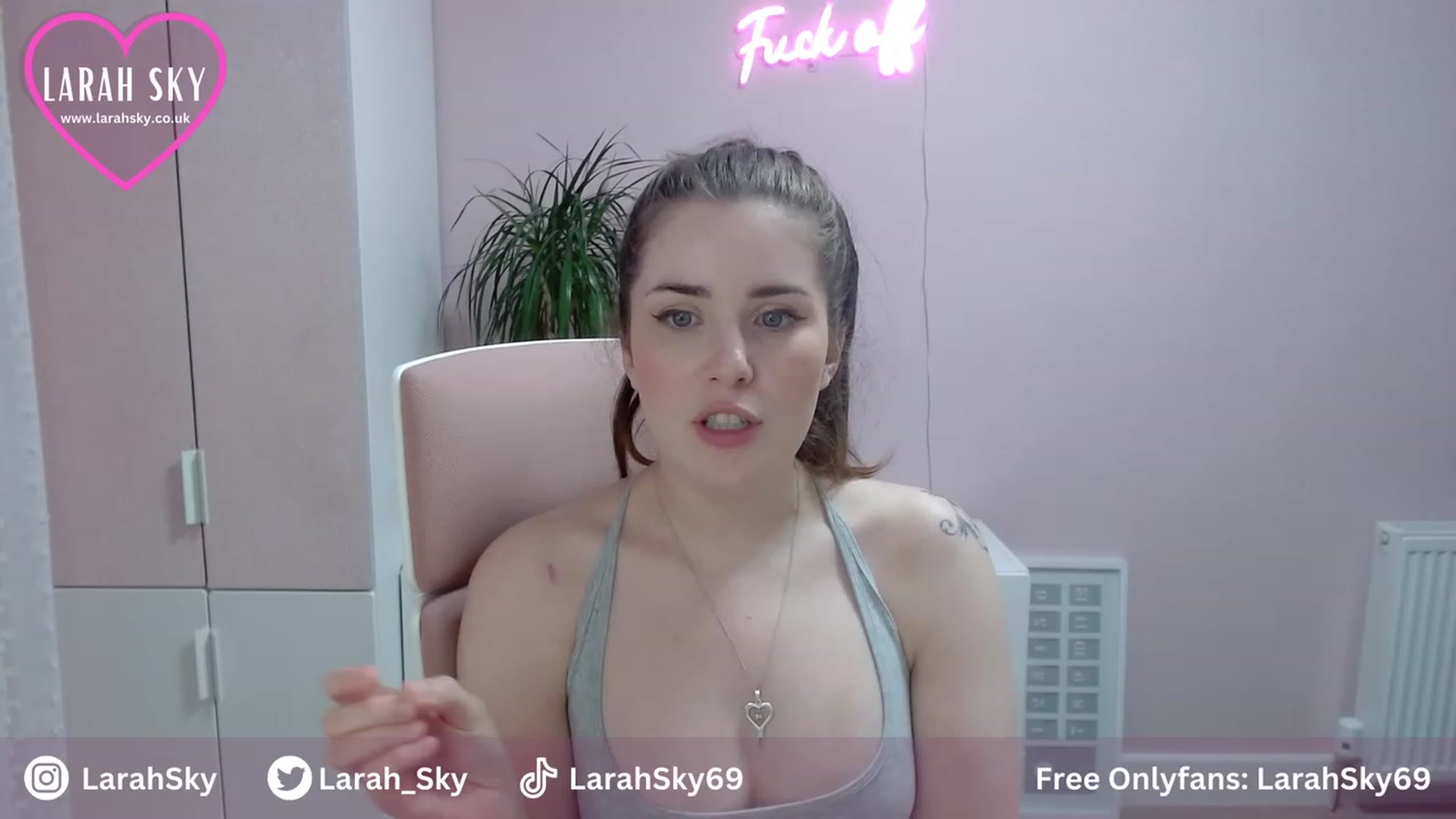 Gallery image thumbnail from Larah_Sky's myfreecams stream on, 07/06/2023, 21:30 image 6 of 20