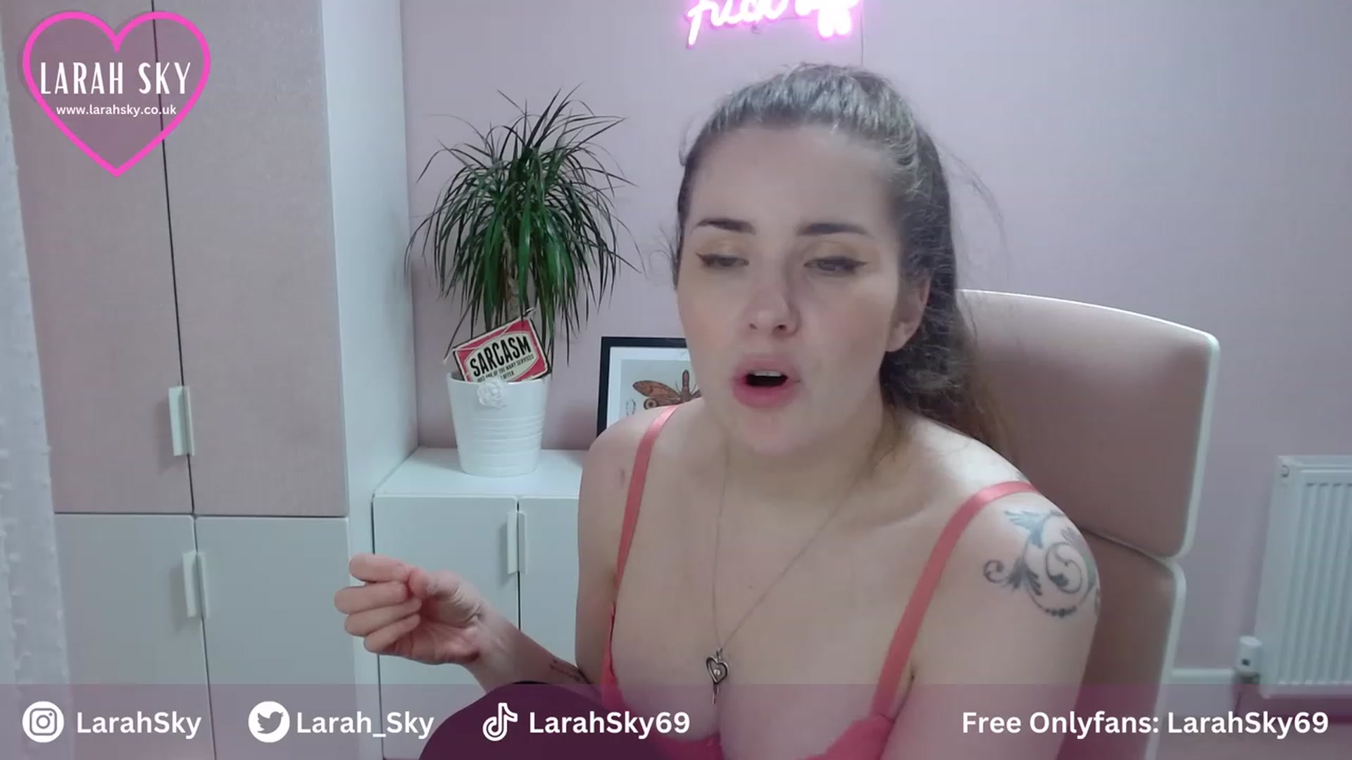 Gallery image thumbnail from Larah_Sky's myfreecams stream on, 07/07/2023, 24:07 image 20 of 20