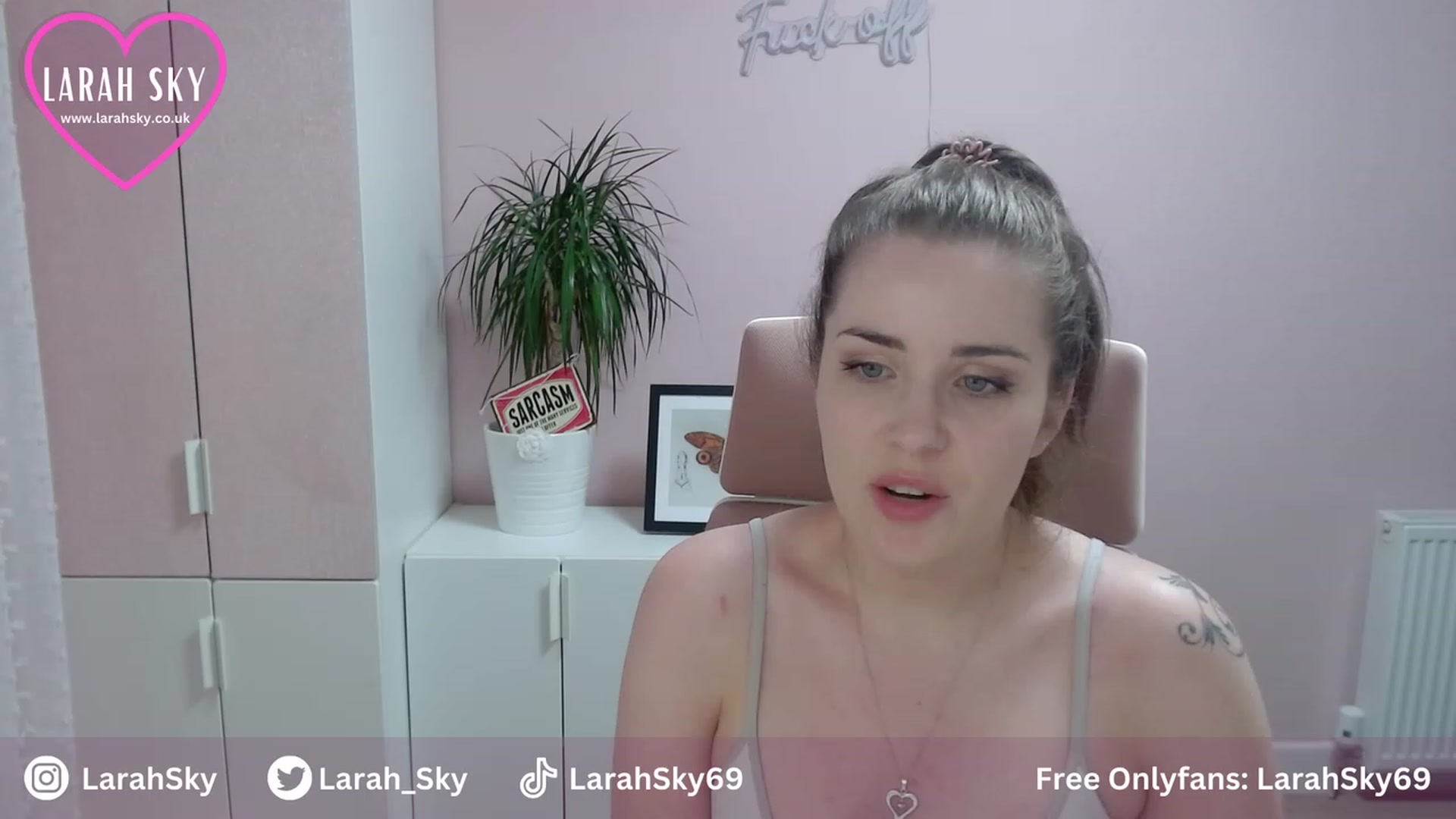 Gallery image thumbnail from Larah_Sky's myfreecams stream on, 07/07/2023, 21:17 image 14 of 20