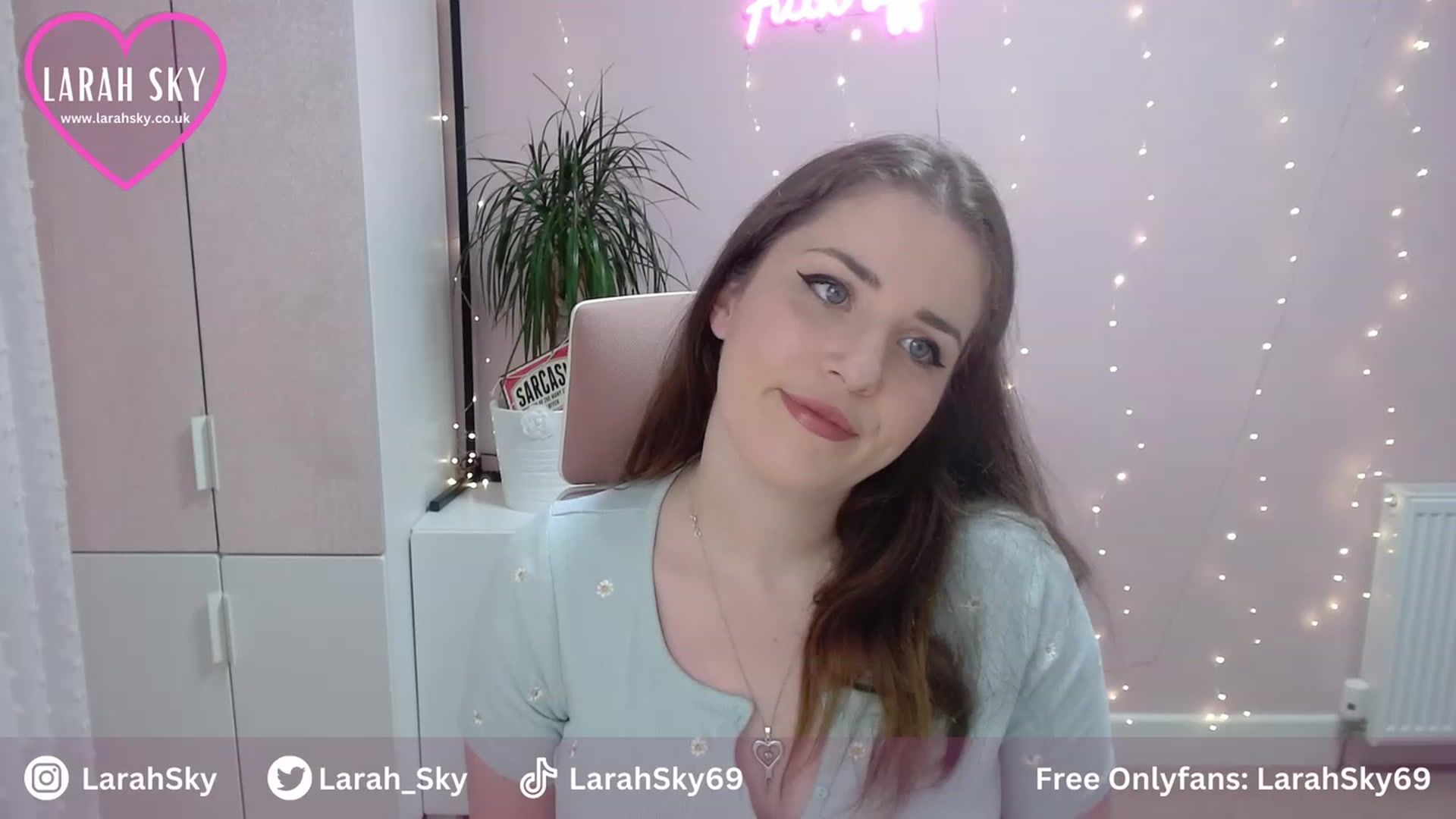 Gallery image thumbnail from Larah_Sky's myfreecams stream on, 07/28/2023, 22:29 image 2 of 20