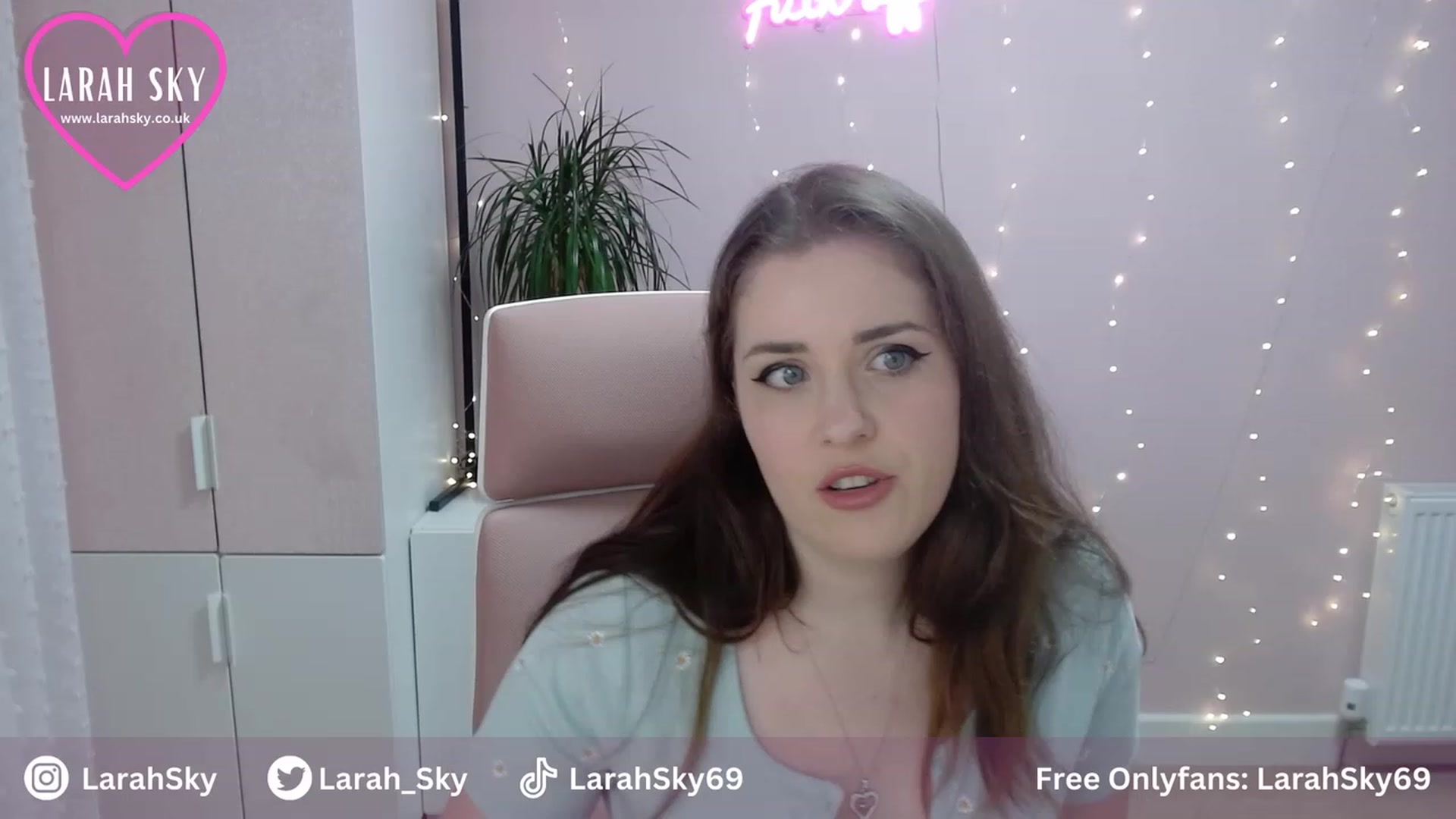 Gallery image thumbnail from Larah_Sky's myfreecams stream on, 07/28/2023, 22:29 image 3 of 20