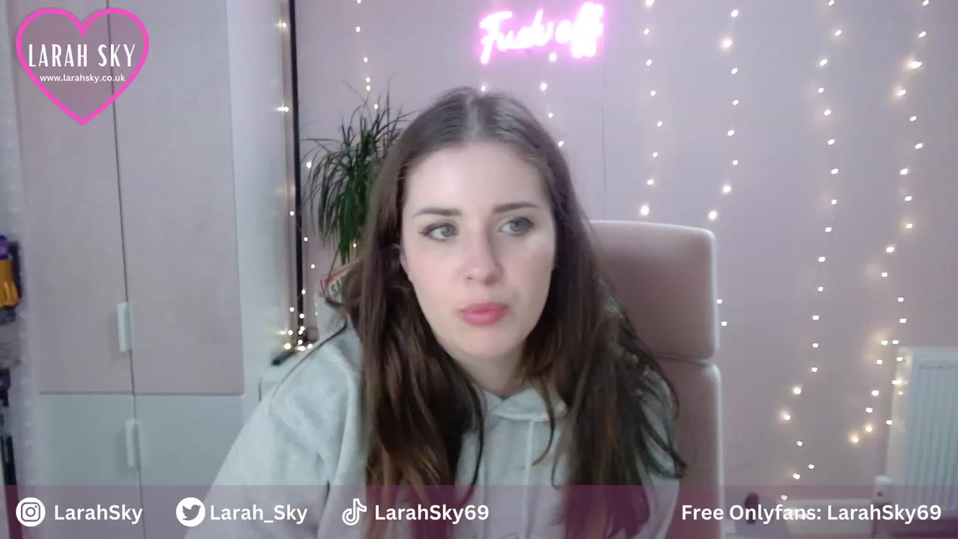Gallery image thumbnail from Larah_Sky's myfreecams stream on, 07/31/2023, 22:18 image 1 of 20