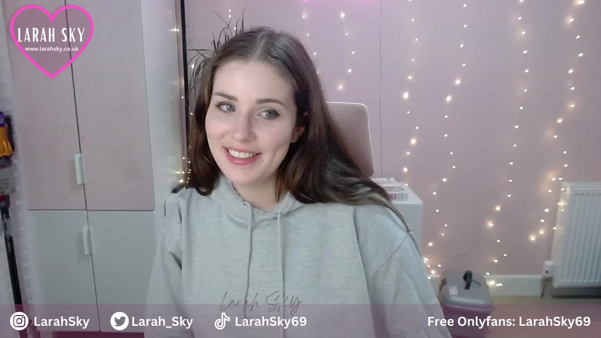 Gallery image thumbnail from Larah_Sky's myfreecams stream on, 07/31/2023, 22:18 image 2 of 20