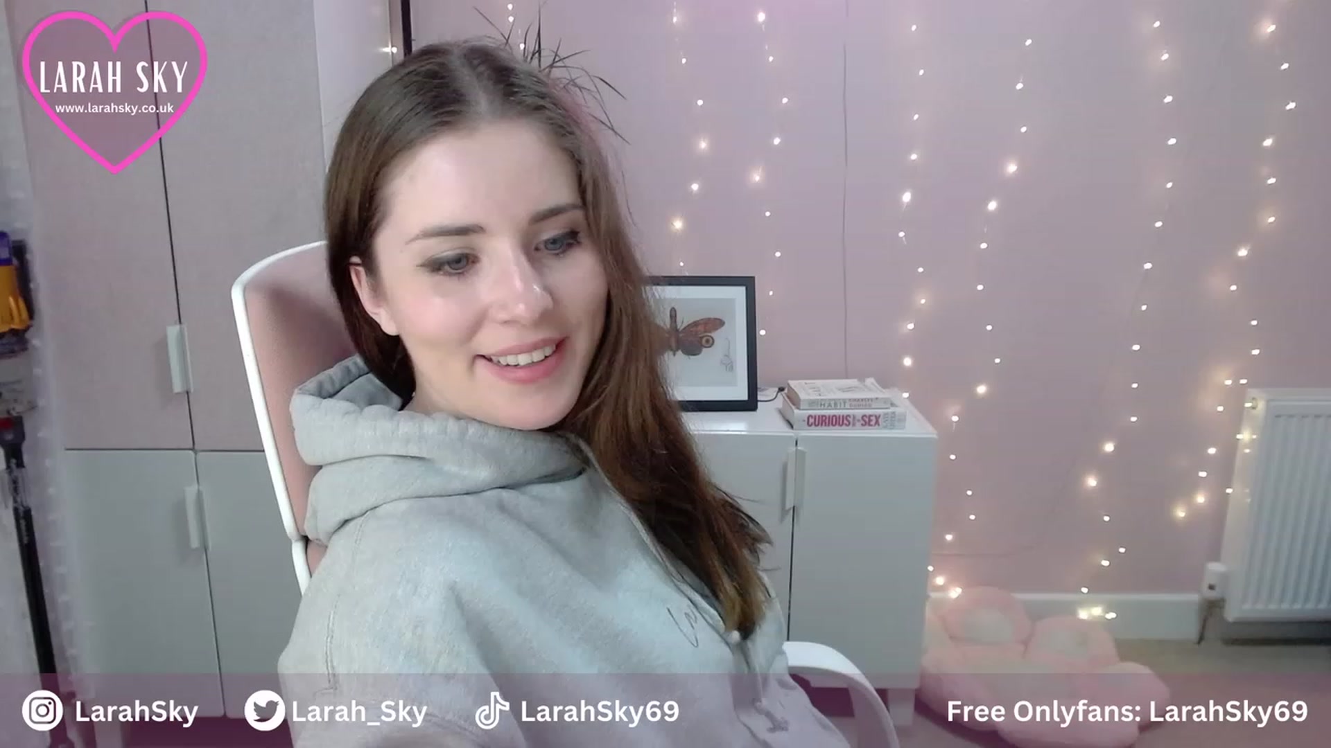 Gallery image thumbnail from Larah_Sky's myfreecams stream on, 07/31/2023, 22:18 image 15 of 20