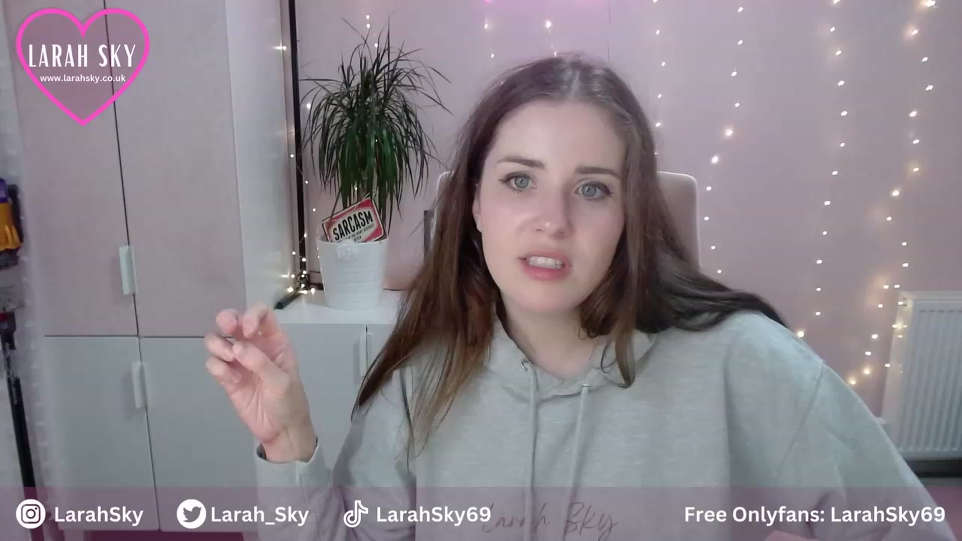 Gallery image thumbnail from Larah_Sky's myfreecams stream on, 07/31/2023, 22:18 image 12 of 20