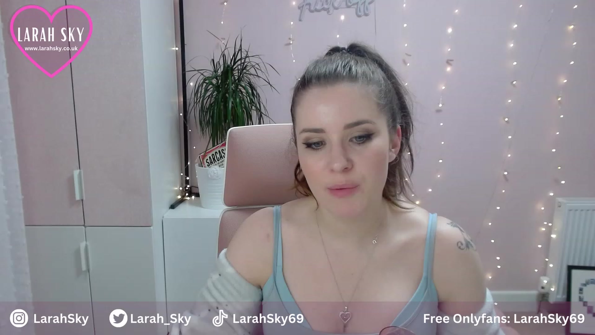 Gallery image thumbnail from Larah_Sky's myfreecams stream on, 08/04/2023, 21:41 image 2 of 20