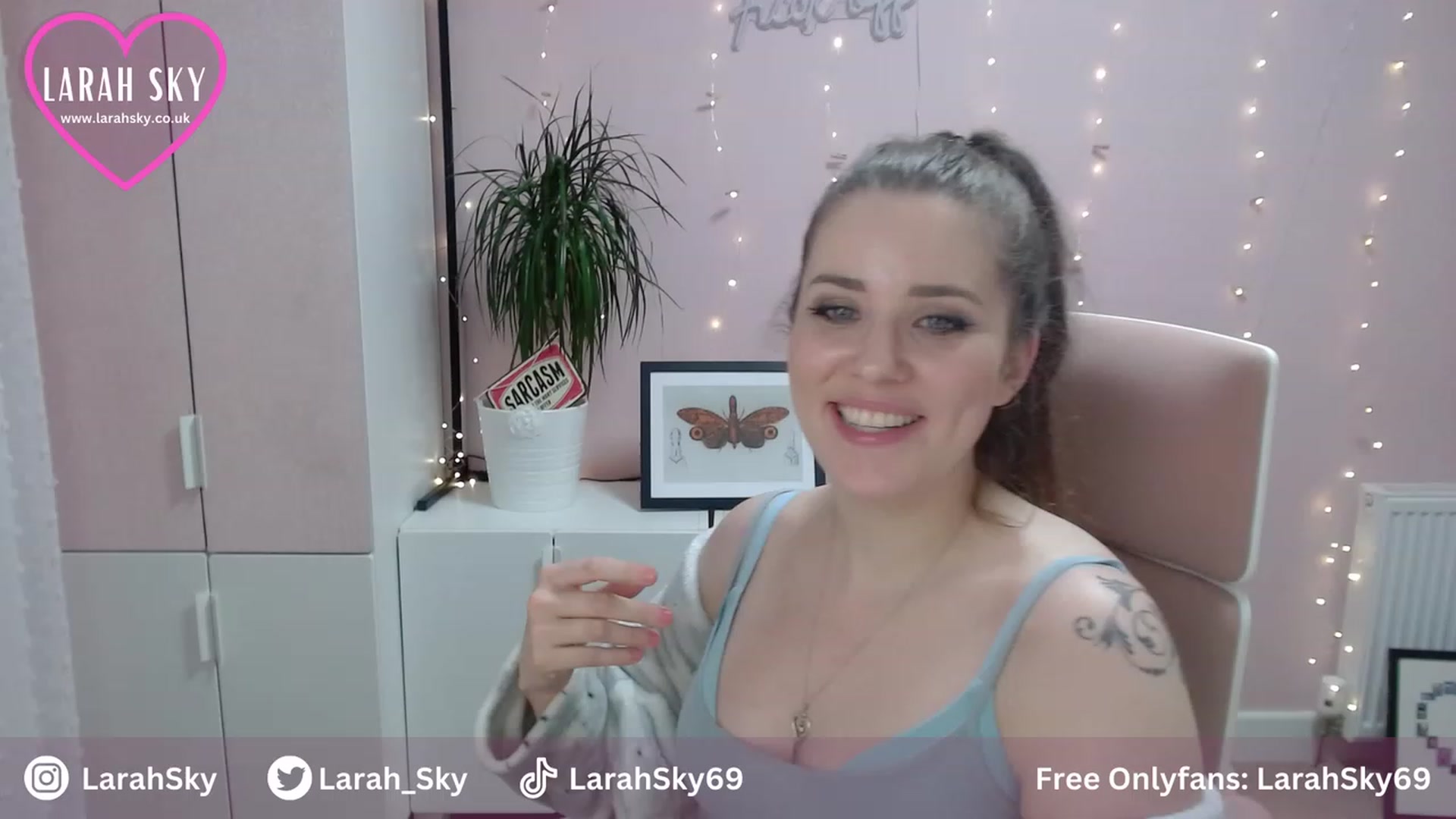 Gallery image thumbnail from Larah_Sky's myfreecams stream on, 08/04/2023, 21:41 image 14 of 20
