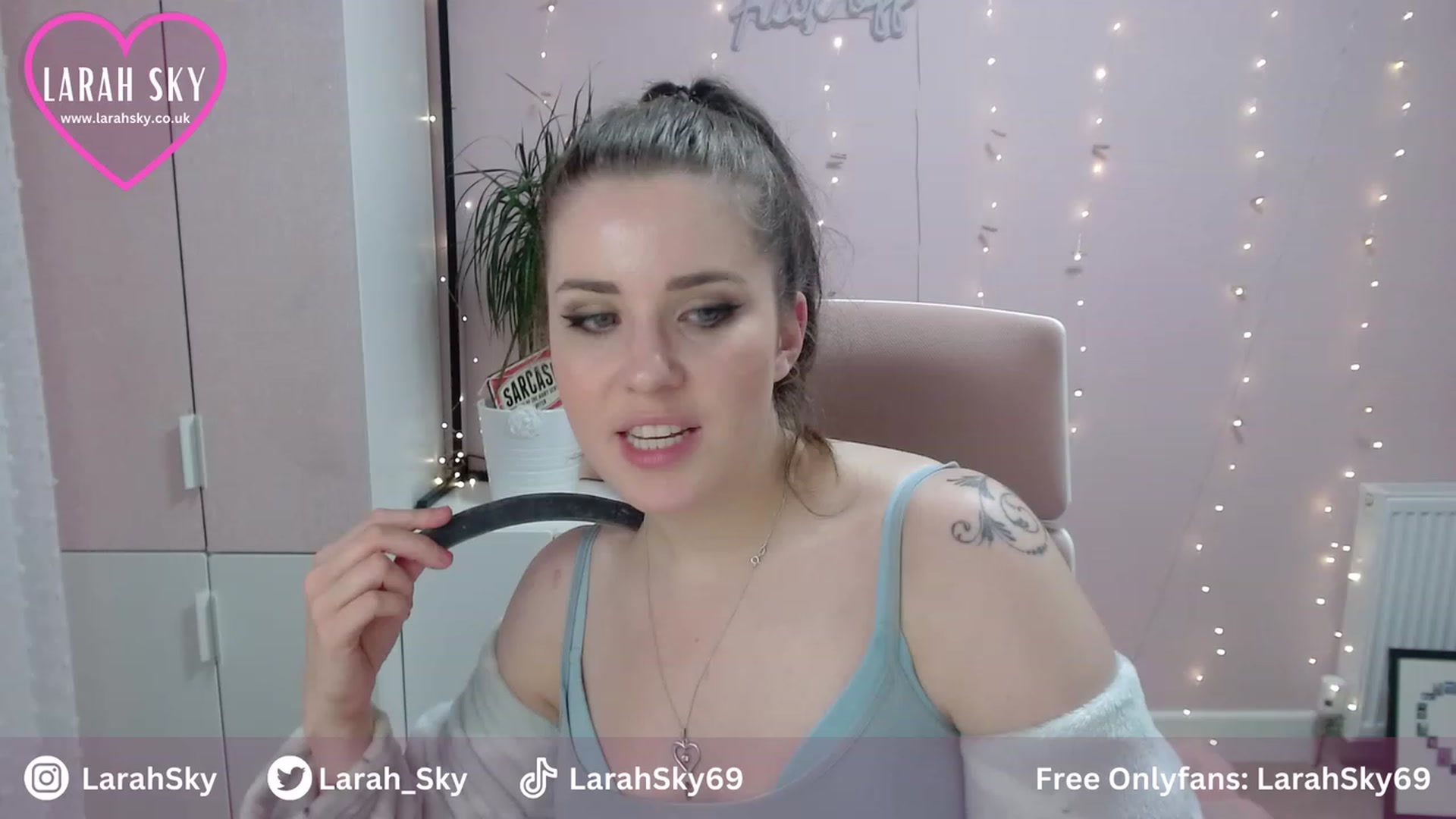 Gallery image thumbnail from Larah_Sky's myfreecams stream on, 08/04/2023, 21:41 image 5 of 20