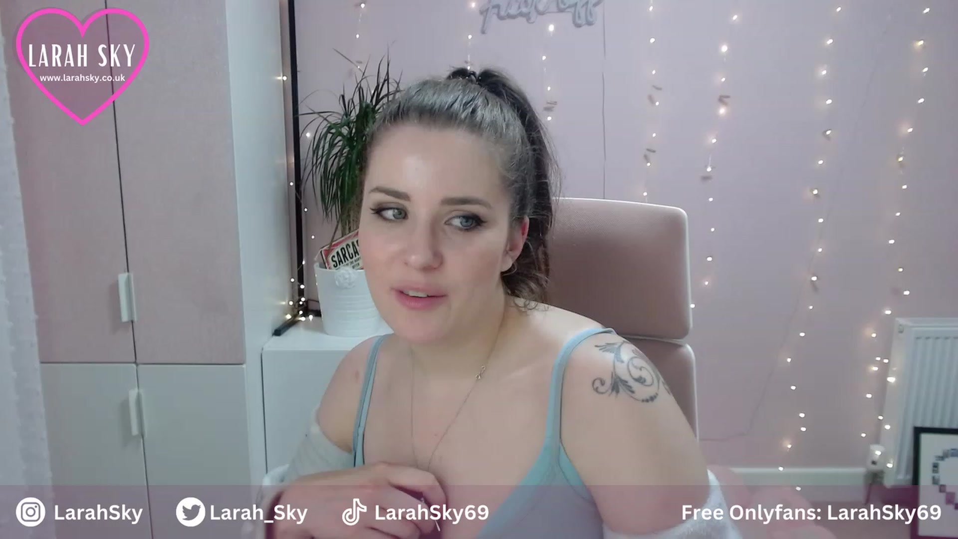 Gallery image thumbnail from Larah_Sky's myfreecams stream on, 08/04/2023, 21:41 image 3 of 20