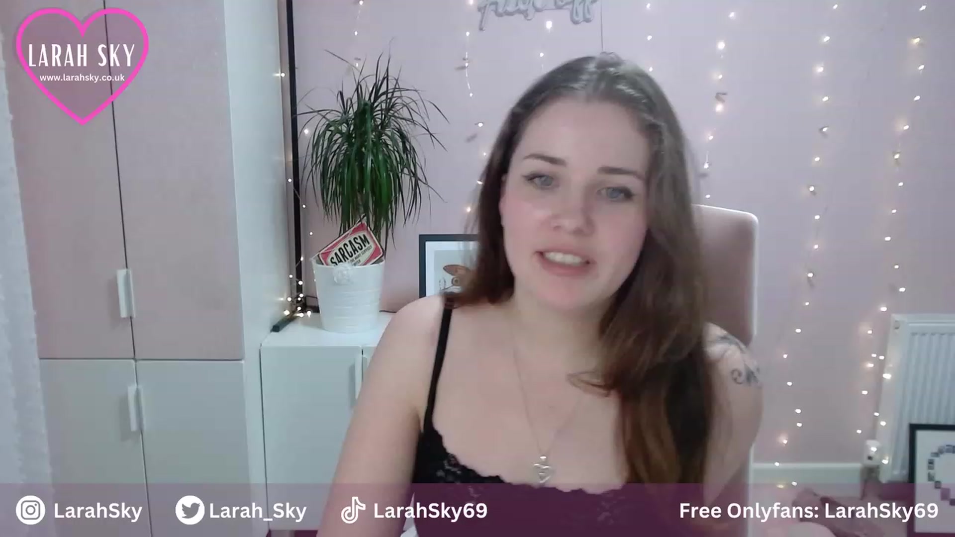 Gallery image thumbnail from Larah_Sky's myfreecams stream on, 08/06/2023, 20:51 image 20 of 20