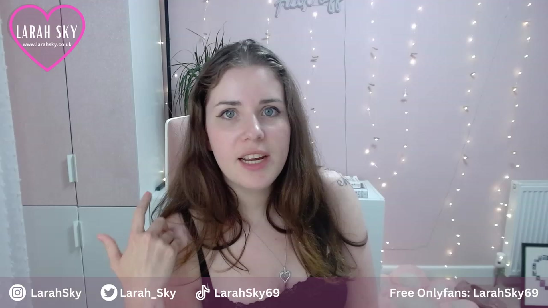 Gallery image thumbnail from Larah_Sky's myfreecams stream on, 08/06/2023, 20:51 image 9 of 20