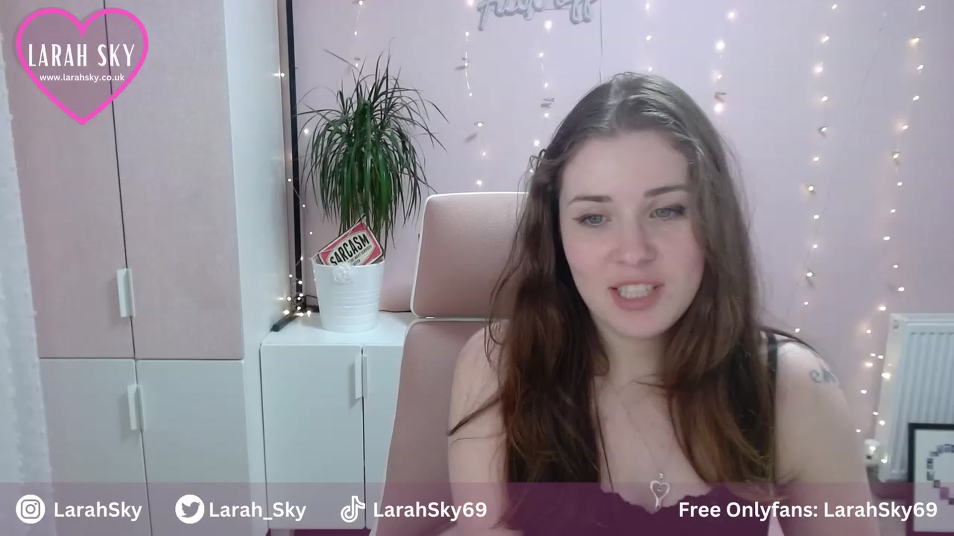 Gallery image thumbnail from Larah_Sky's myfreecams stream on, 08/06/2023, 20:51 image 18 of 20