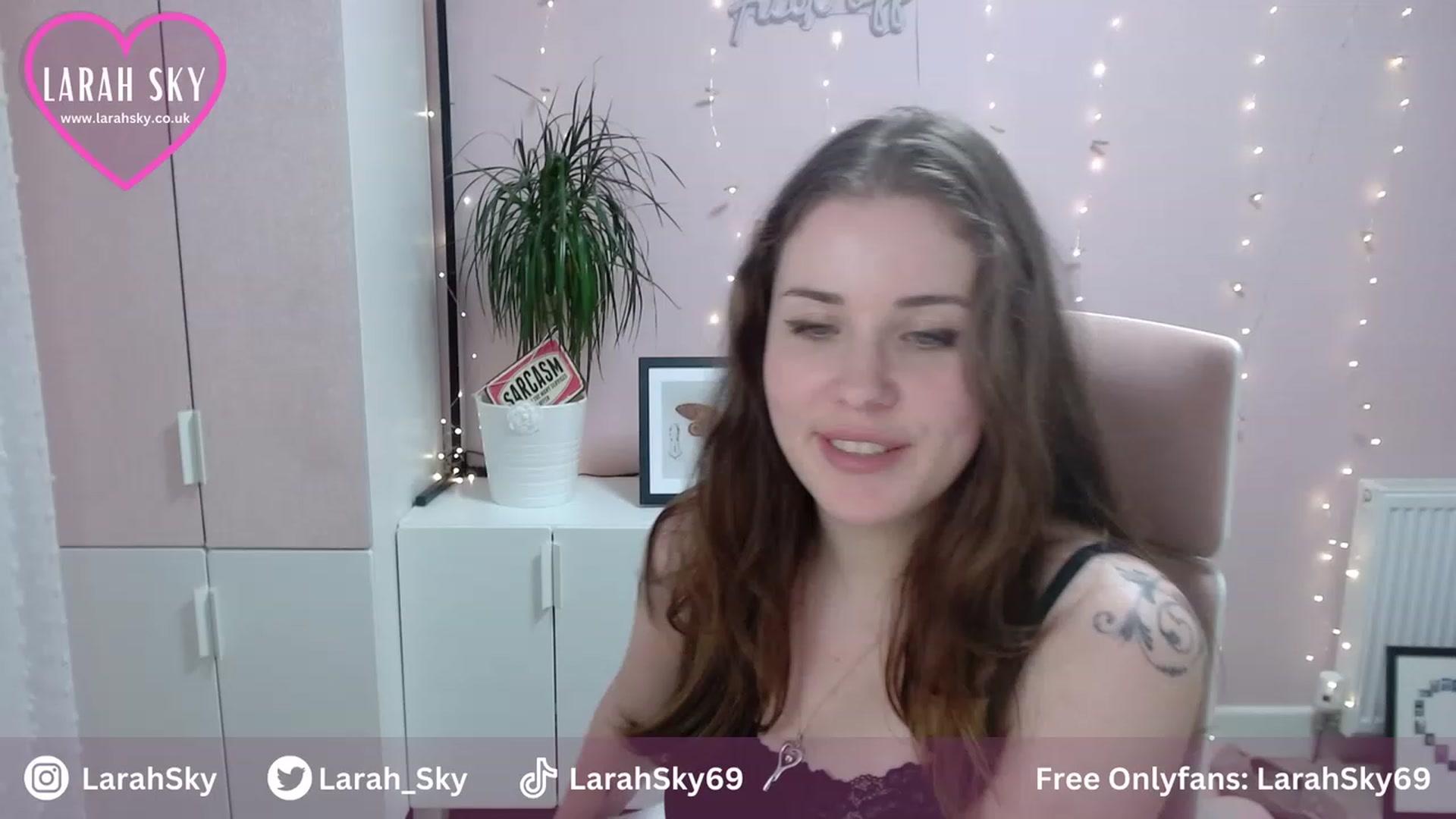 Gallery image thumbnail from Larah_Sky's myfreecams stream on, 08/06/2023, 20:51 image 17 of 20