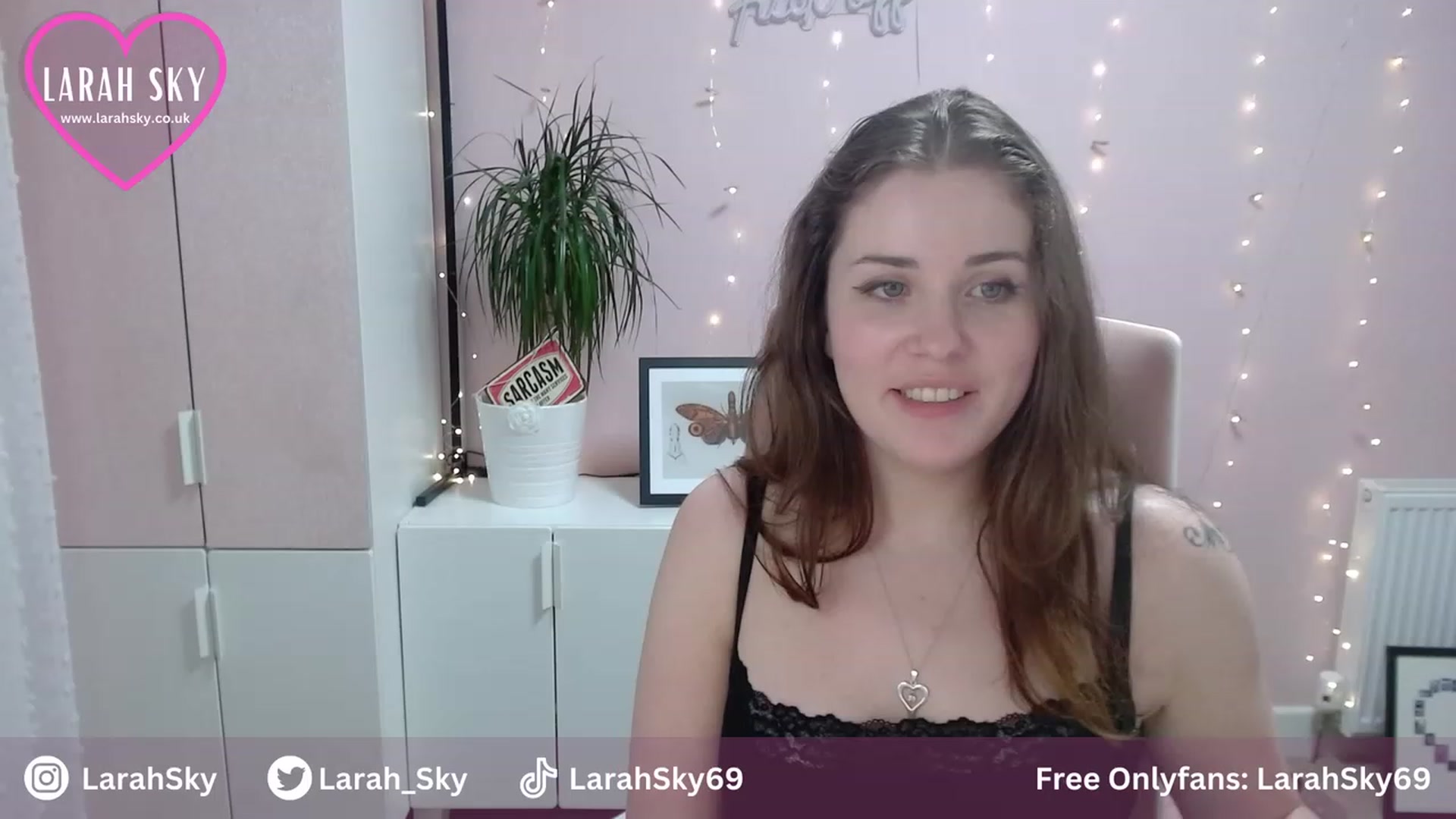 Gallery image thumbnail from Larah_Sky's myfreecams stream on, 08/06/2023, 20:51 image 8 of 20