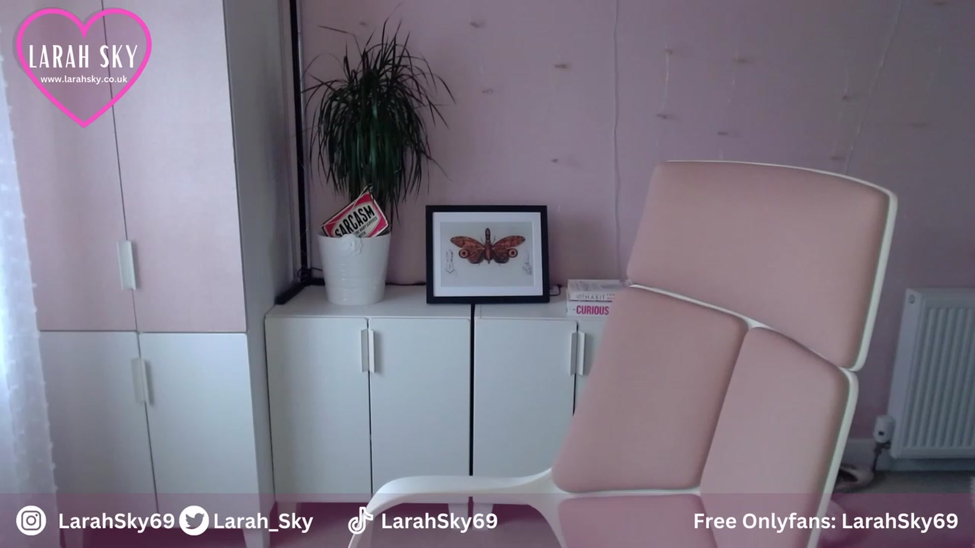 Gallery image thumbnail from Larah_Sky's myfreecams stream on, 08/12/2023, 09:29 image 7 of 20