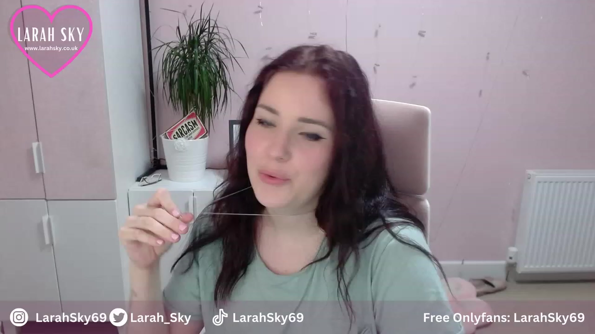 Gallery image thumbnail from Larah_Sky's myfreecams stream on, 08/13/2023, 19:06 image 10 of 20