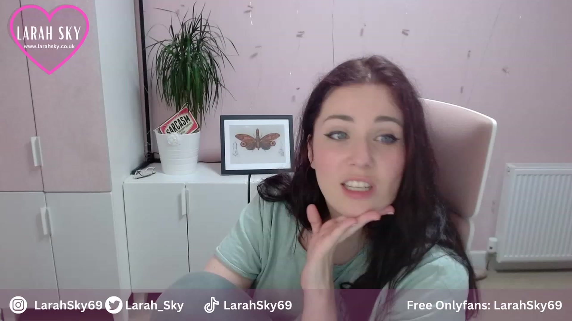 Gallery image thumbnail from Larah_Sky's myfreecams stream on, 08/13/2023, 19:06 image 16 of 20
