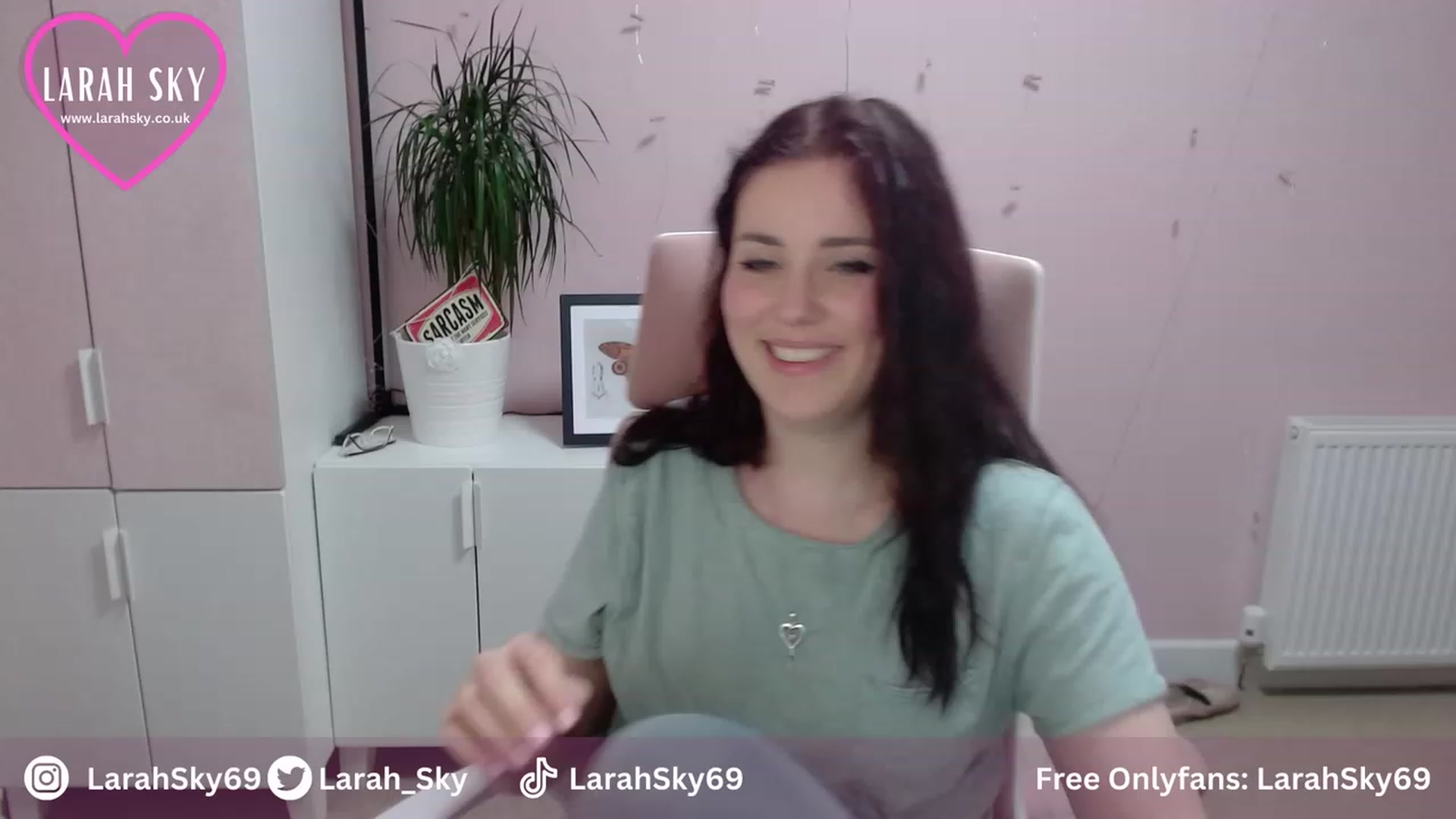 Gallery image thumbnail from Larah_Sky's myfreecams stream on, 08/13/2023, 19:06 image 15 of 20