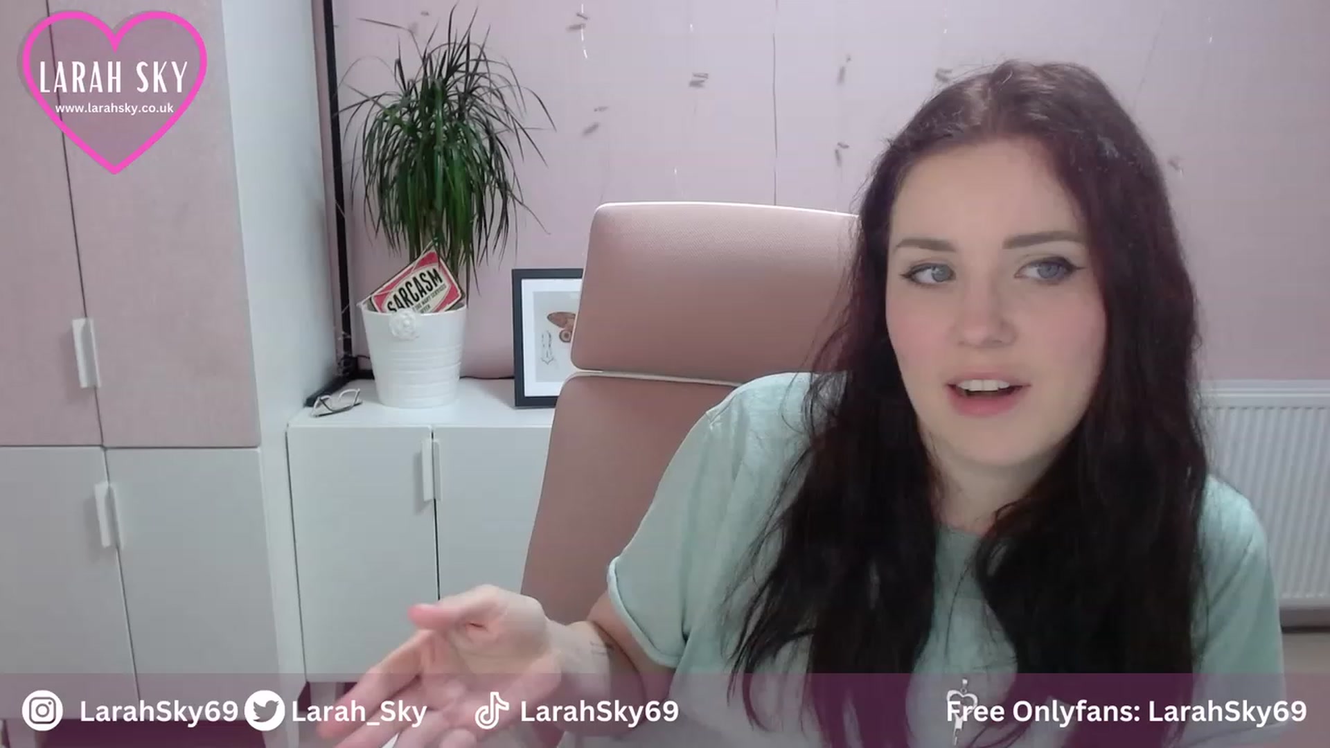 Gallery image thumbnail from Larah_Sky's myfreecams stream on, 08/13/2023, 19:06 image 6 of 20