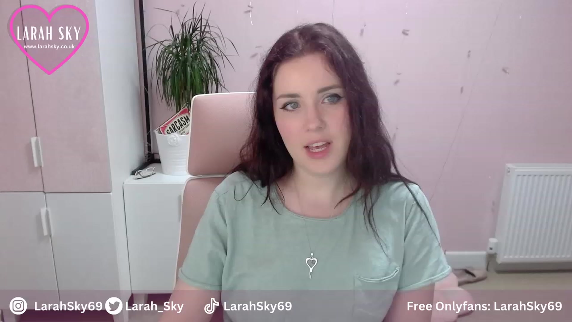 Gallery image thumbnail from Larah_Sky's myfreecams stream on, 08/13/2023, 19:06 image 11 of 20