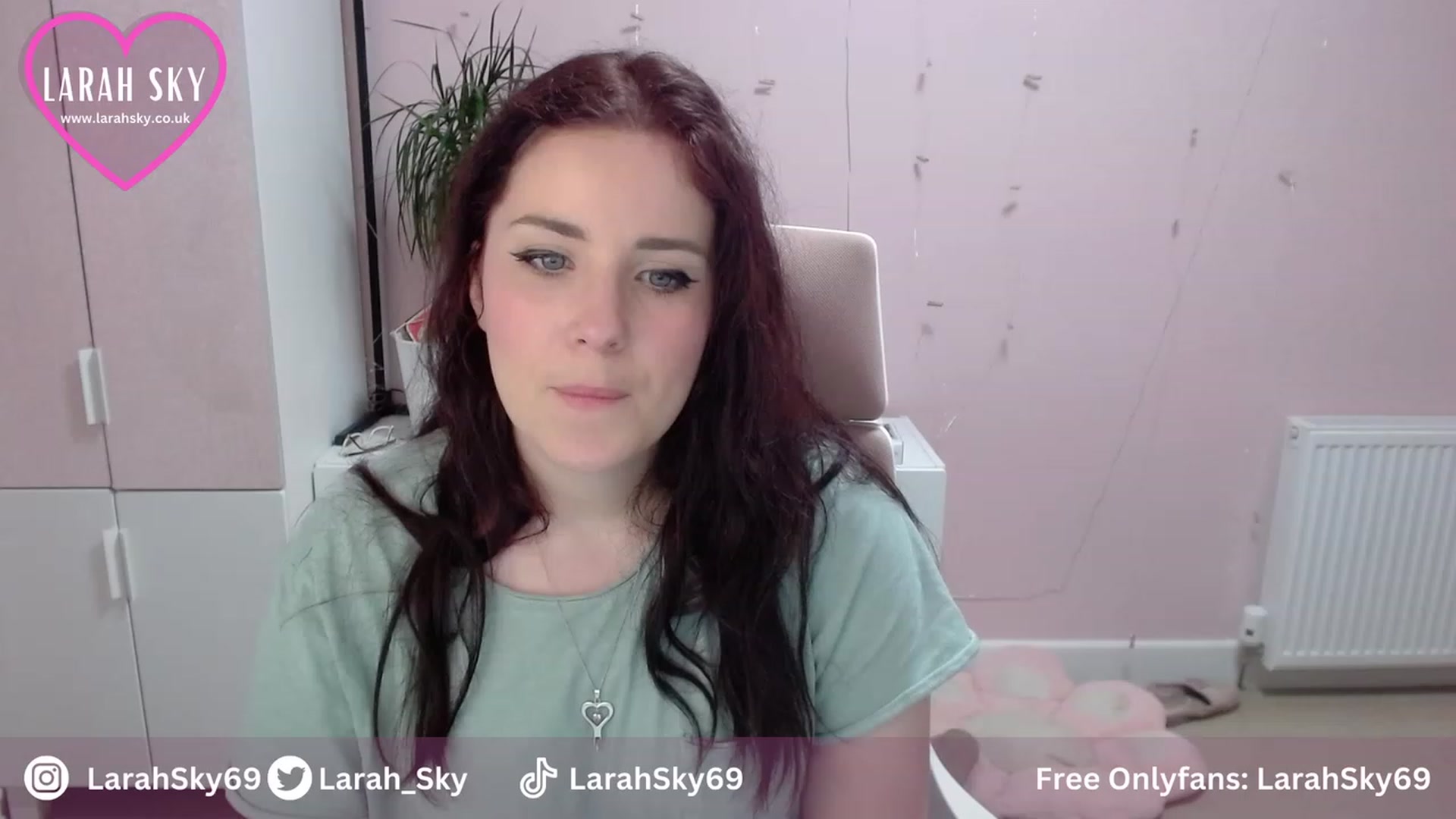Gallery image thumbnail from Larah_Sky's myfreecams stream on, 08/13/2023, 19:06 image 19 of 20
