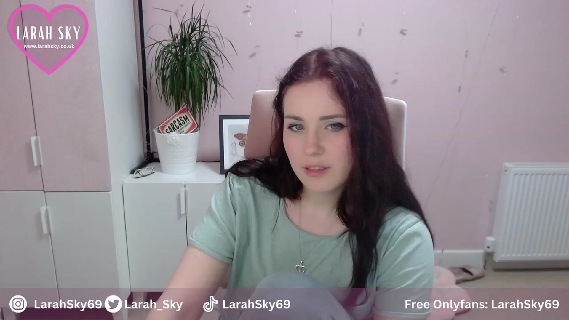 Gallery image thumbnail from Larah_Sky's myfreecams stream on, 08/13/2023, 19:06 image 14 of 20