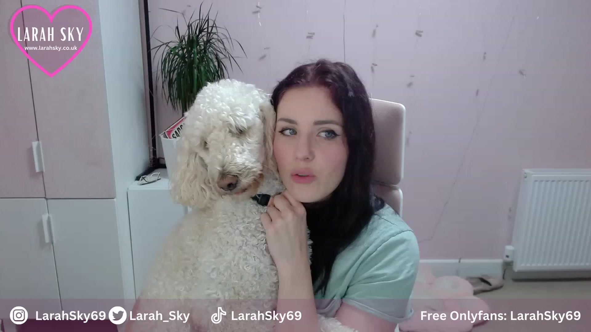 Gallery image thumbnail from Larah_Sky's myfreecams stream on, 08/13/2023, 19:06 image 3 of 20