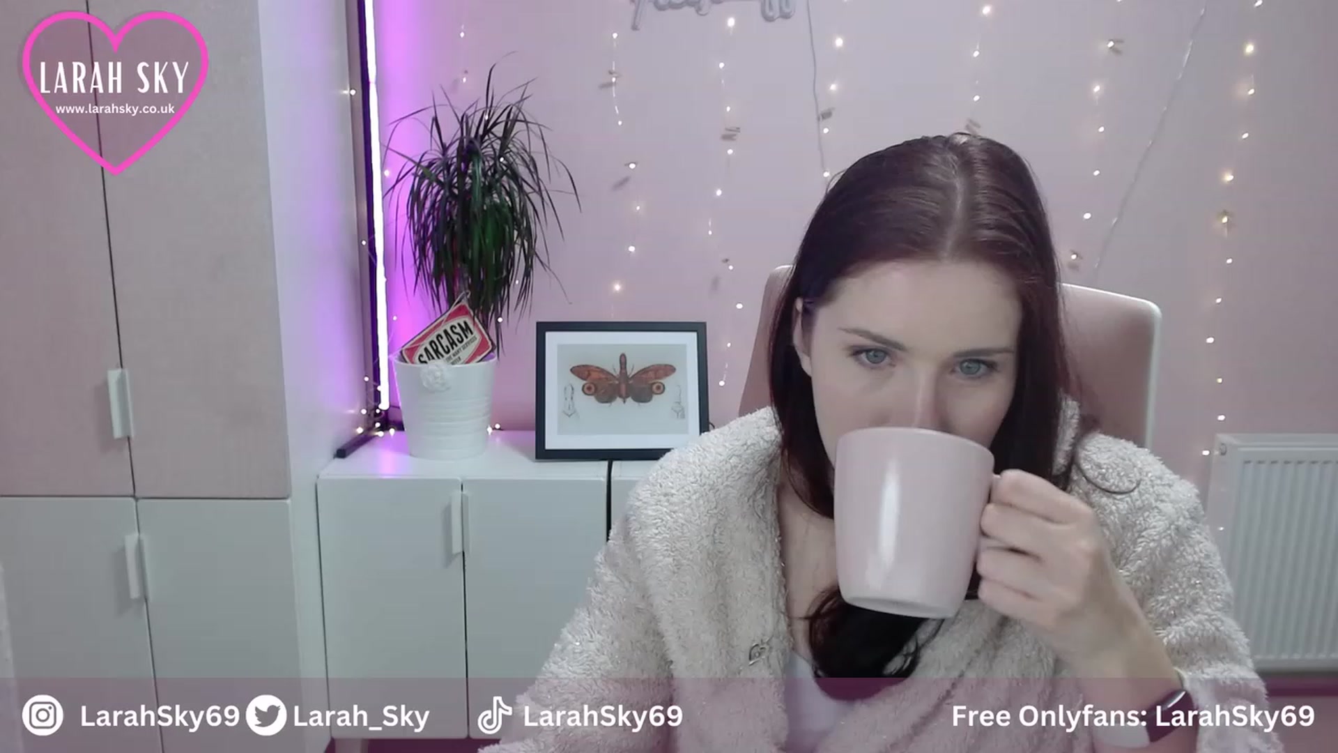 Gallery image thumbnail from Larah_Sky's myfreecams stream on, 08/24/2023, 19:43 image 3 of 20