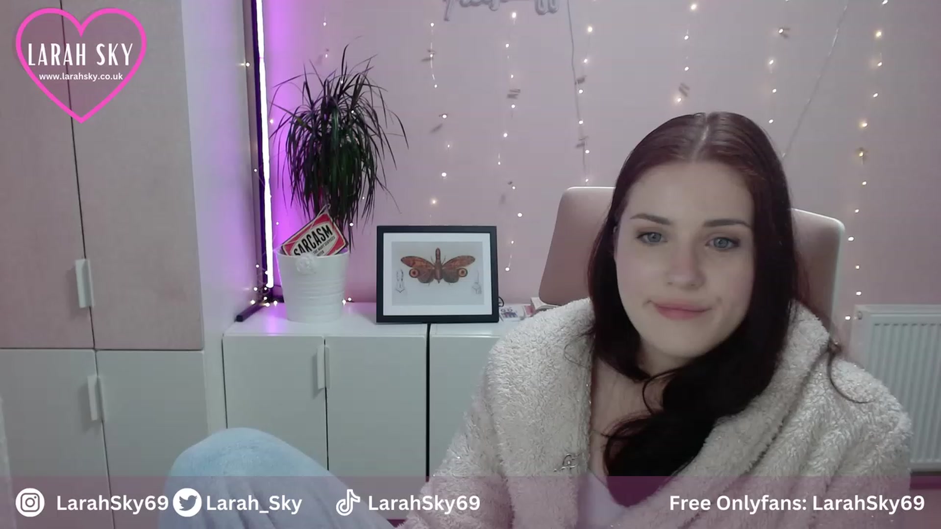 Gallery image thumbnail from Larah_Sky's myfreecams stream on, 08/24/2023, 19:43 image 7 of 20