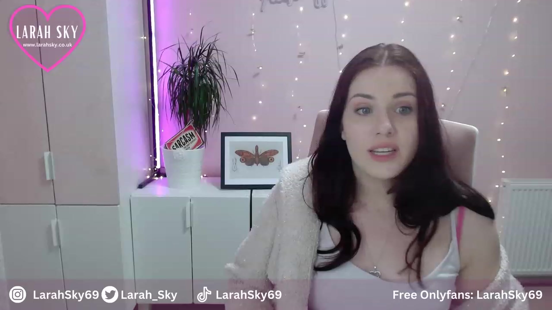 Gallery image thumbnail from Larah_Sky's myfreecams stream on, 08/24/2023, 19:43 image 16 of 20