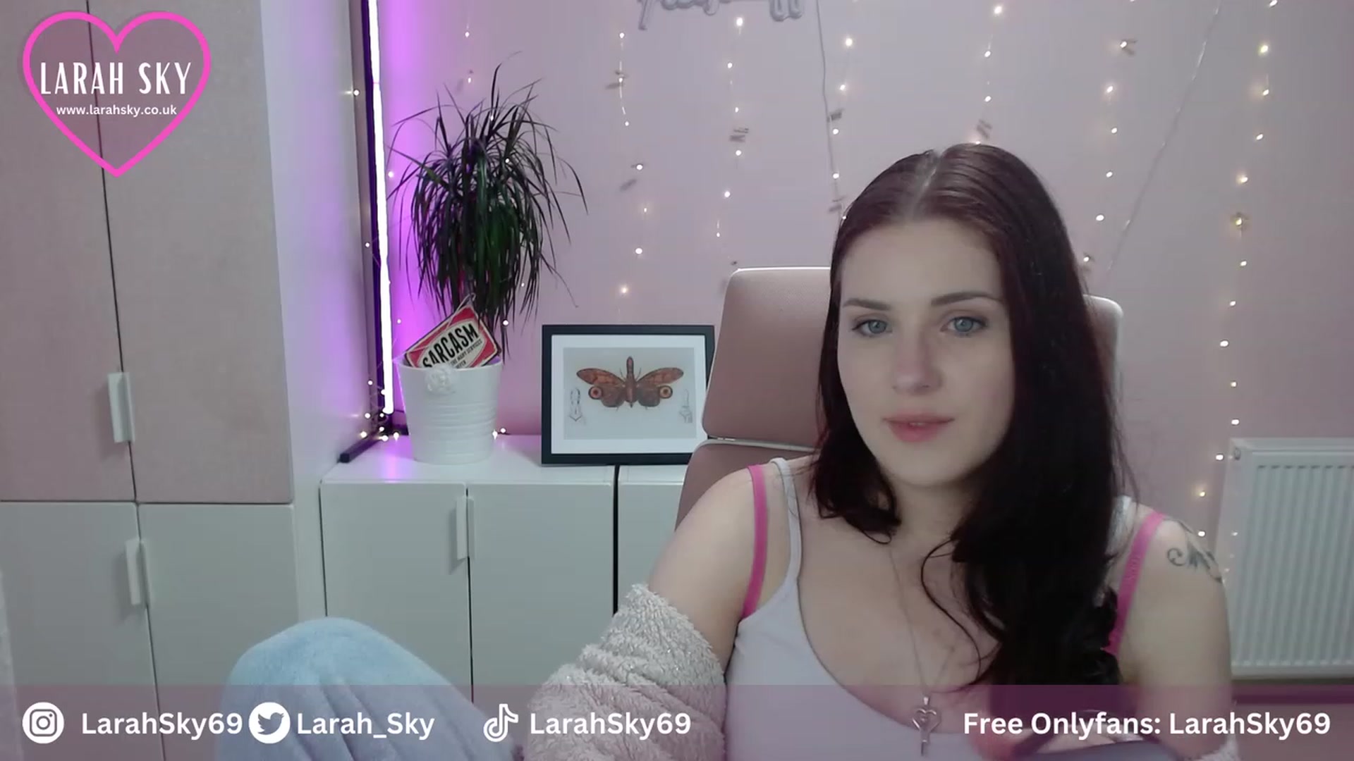 Gallery image thumbnail from Larah_Sky's myfreecams stream on, 08/24/2023, 19:43 image 12 of 20