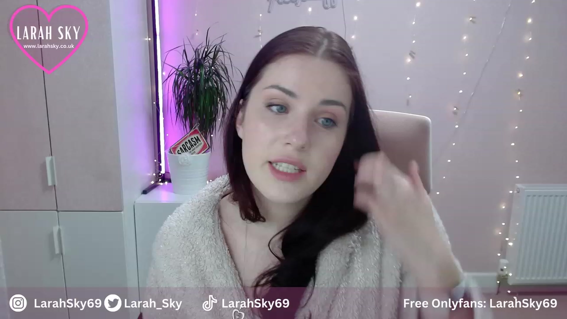 Gallery image thumbnail from Larah_Sky's myfreecams stream on, 08/24/2023, 19:43 image 4 of 20