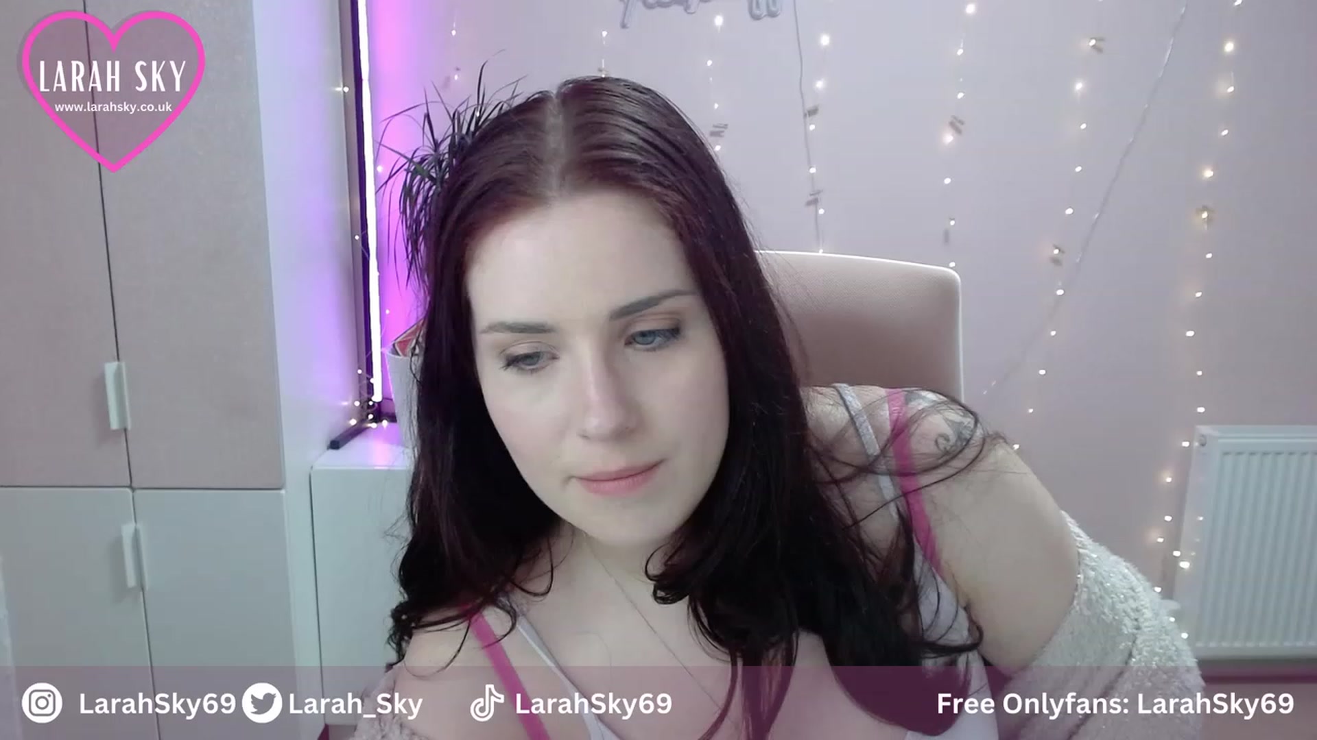 Gallery image thumbnail from Larah_Sky's myfreecams stream on, 08/24/2023, 19:43 image 20 of 20