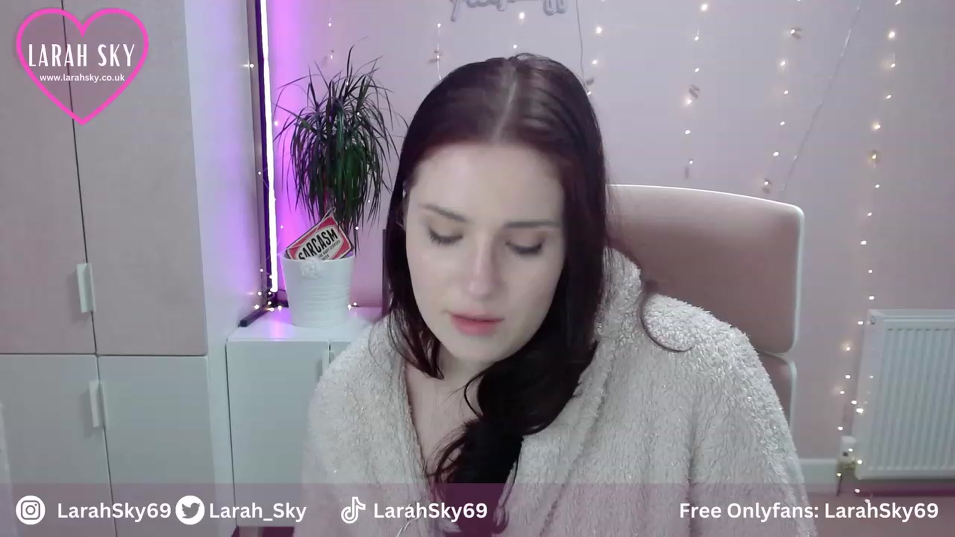 Gallery image thumbnail from Larah_Sky's myfreecams stream on, 08/24/2023, 19:43 image 5 of 20