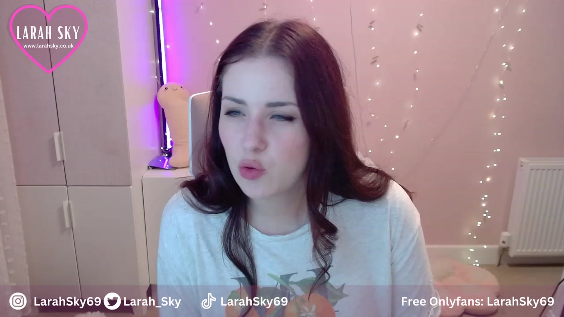 Gallery image thumbnail from Larah_Sky's myfreecams stream on, 09/17/2023, 22:09 image 1 of 20