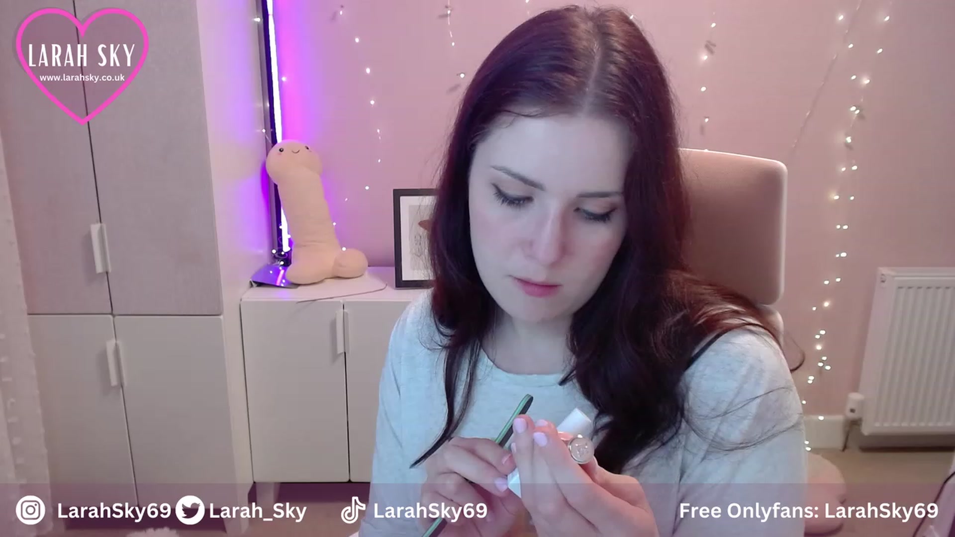 Gallery image thumbnail from Larah_Sky's myfreecams stream on, 09/17/2023, 22:09 image 2 of 20