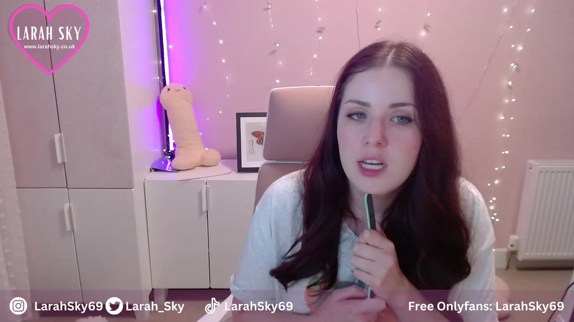 Gallery image thumbnail from Larah_Sky's myfreecams stream on, 09/17/2023, 22:09 image 6 of 20
