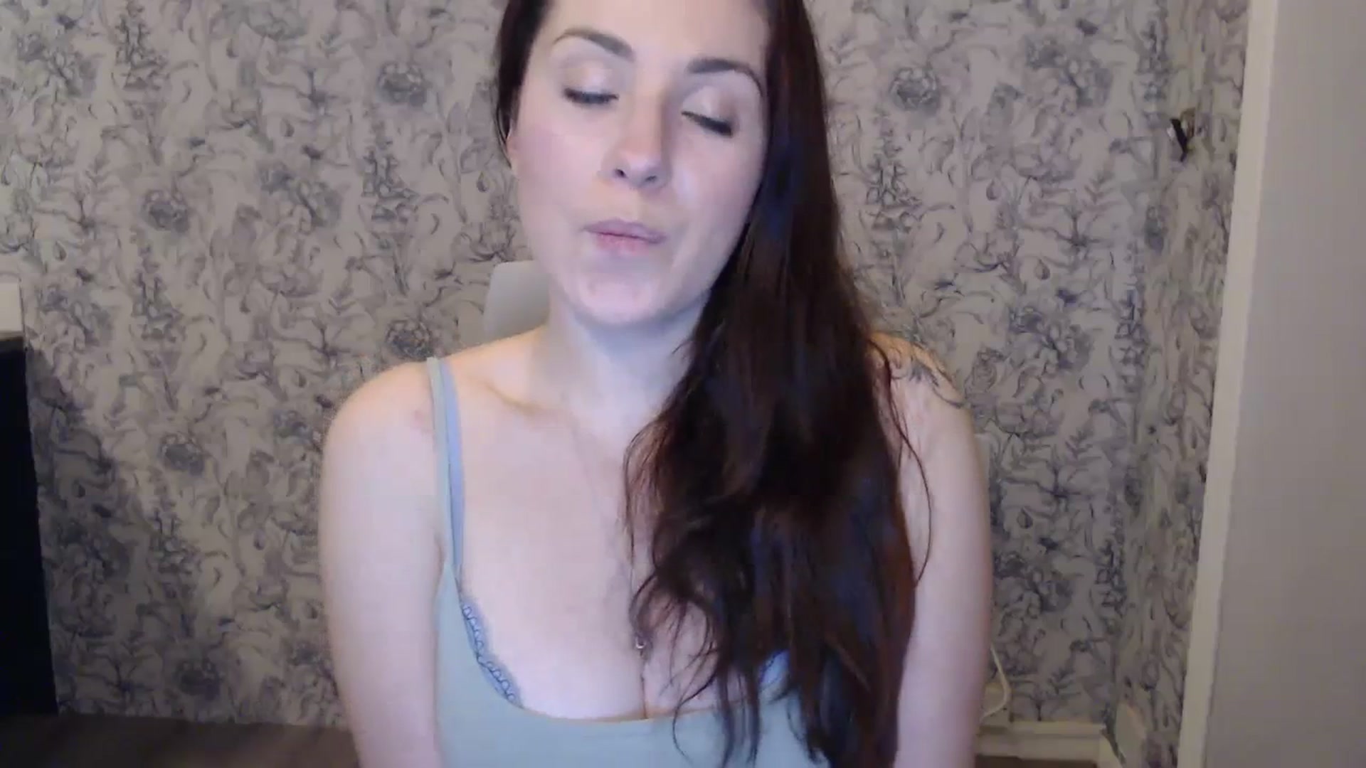 Gallery image thumbnail from Larah_Sky's myfreecams stream on, 10/09/2023, 19:47 image 17 of 20