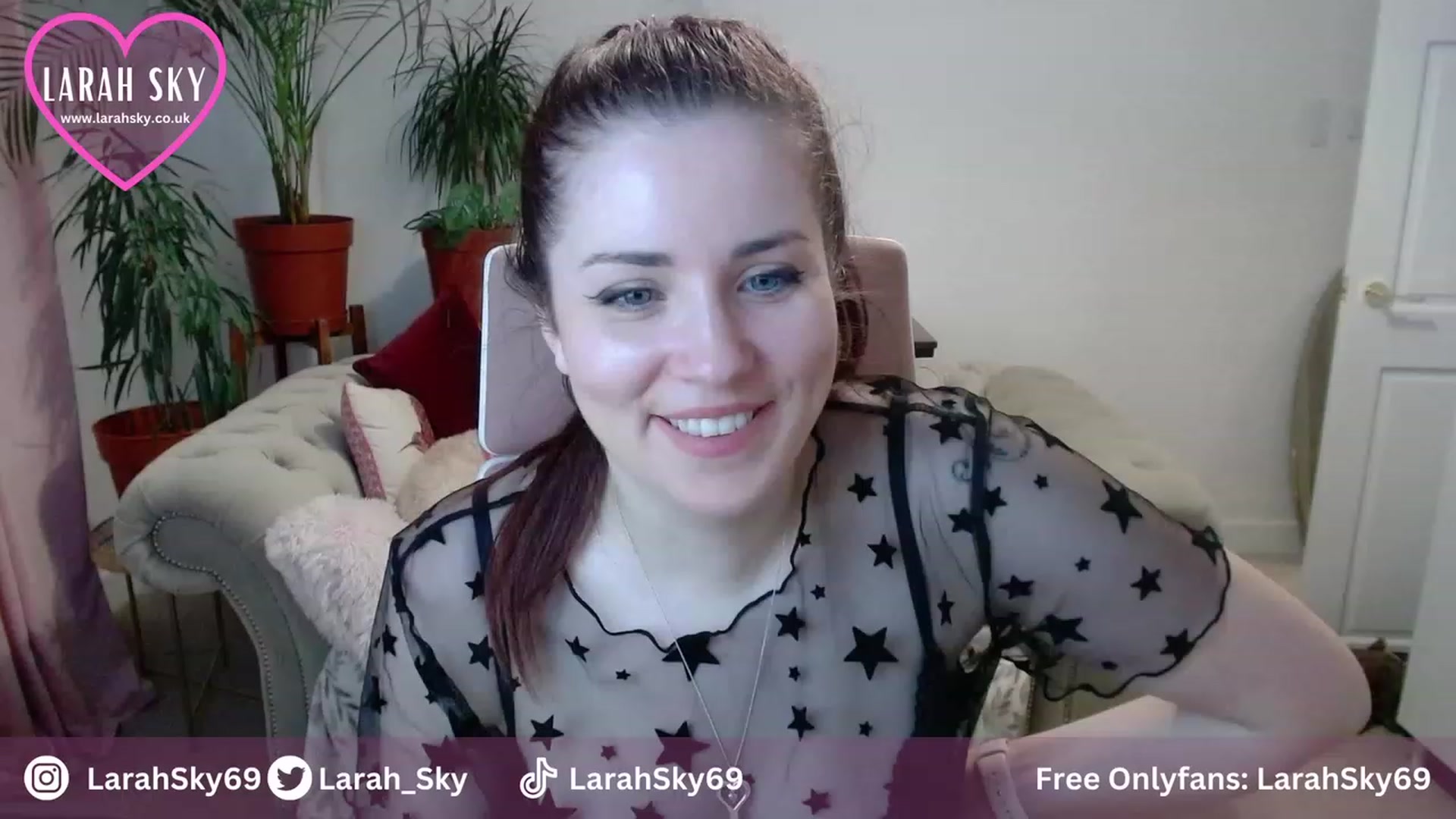 Gallery image thumbnail from Larah_Sky's myfreecams stream on, 10/19/2023, 20:43 image 15 of 20
