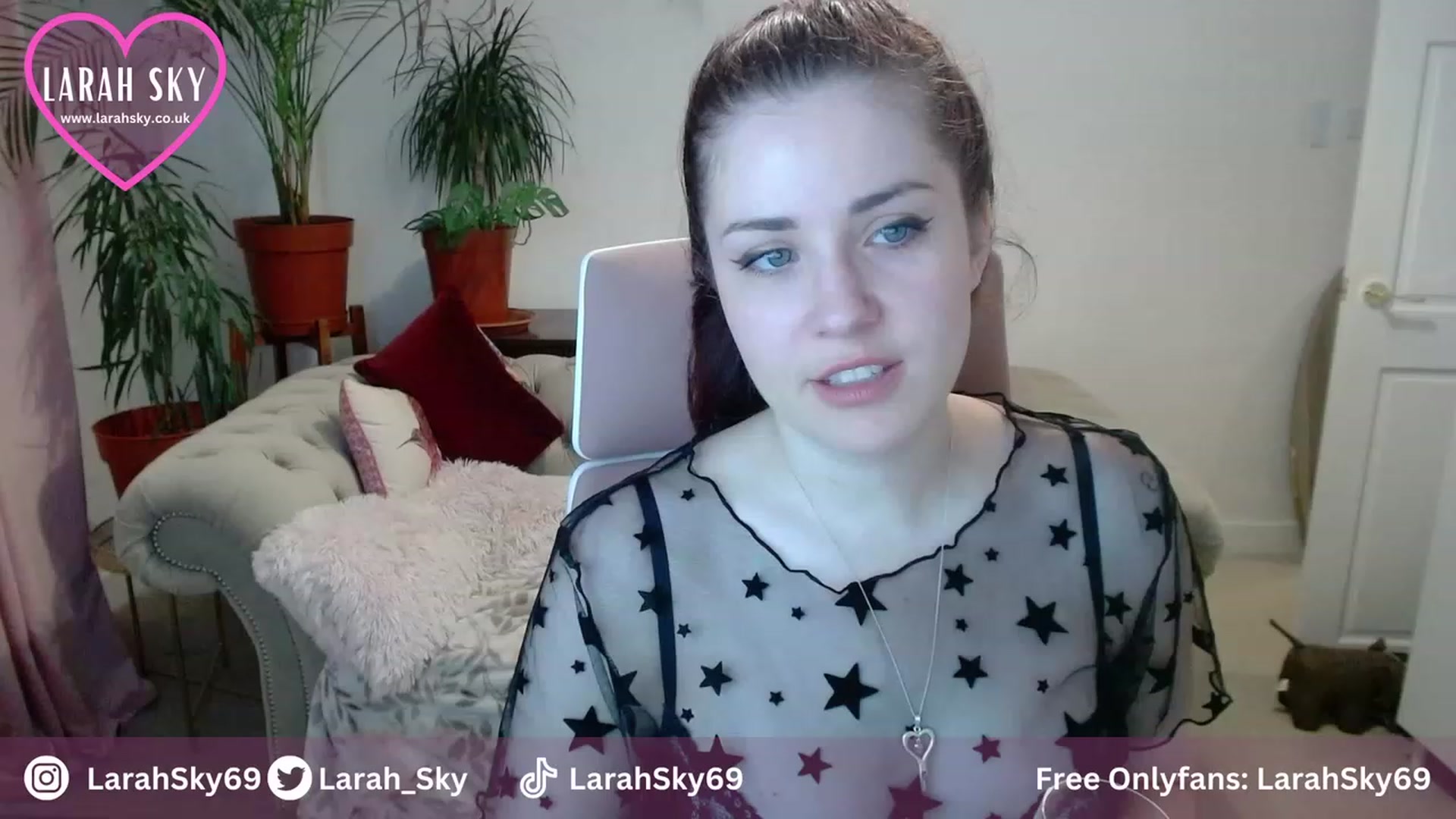 Gallery image thumbnail from Larah_Sky's myfreecams stream on, 10/19/2023, 20:43 image 1 of 20