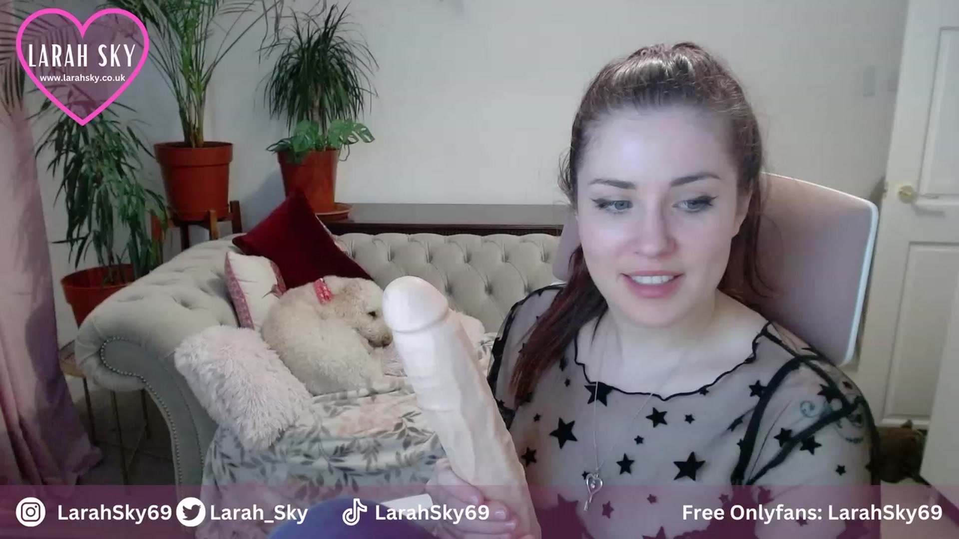 Gallery image thumbnail from Larah_Sky's myfreecams stream on, 10/19/2023, 20:43 image 13 of 20